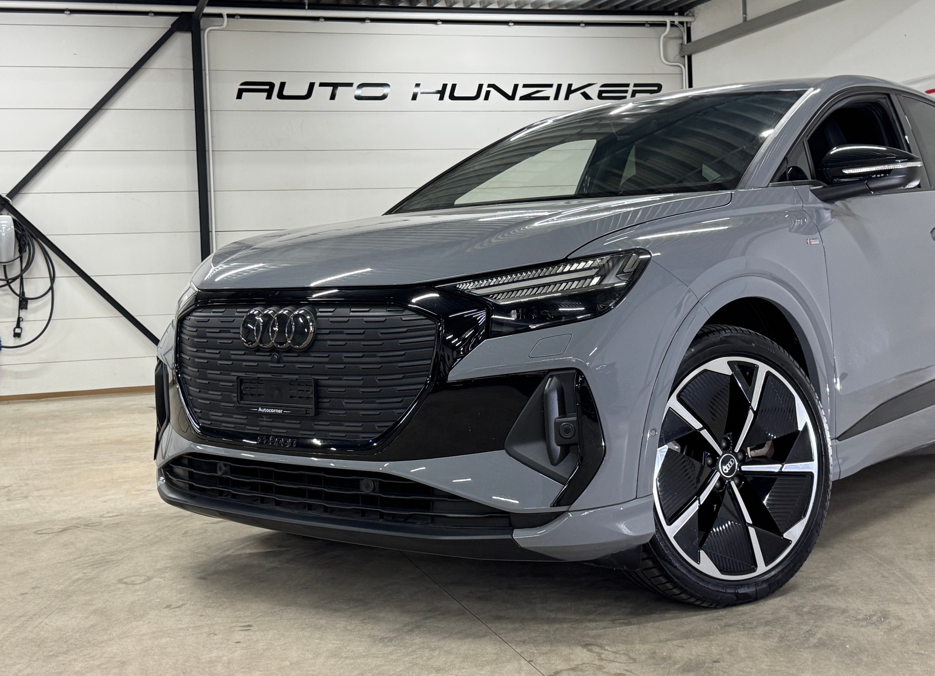 AUDI Q4 Sportback e-tron 50 S-Line quattro 300PS / TOP Ausstattung-image-1