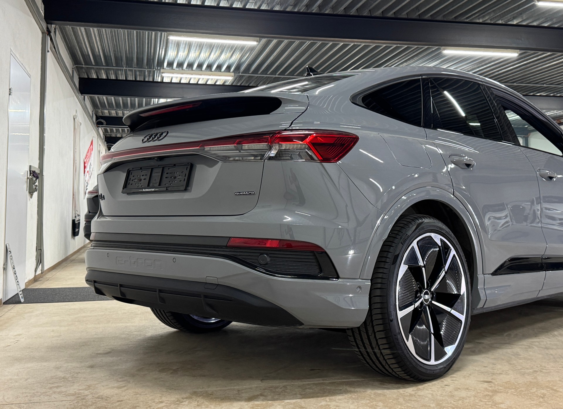AUDI Q4 Sportback e-tron 50 S-Line quattro 300PS / TOP Ausstattung-image-5