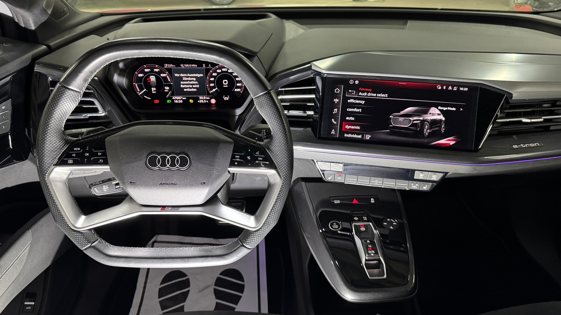 AUDI Q4 Sportback e-tron 50 S-Line quattro 300PS / TOP Ausstattung-image-12