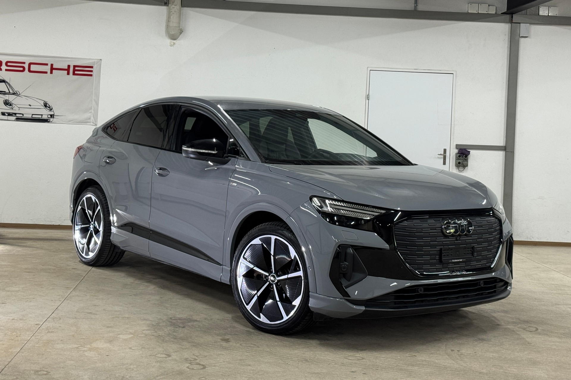 AUDI Q4 Sportback e-tron 50 S-Line quattro 300PS / TOP Ausstattung-image-2