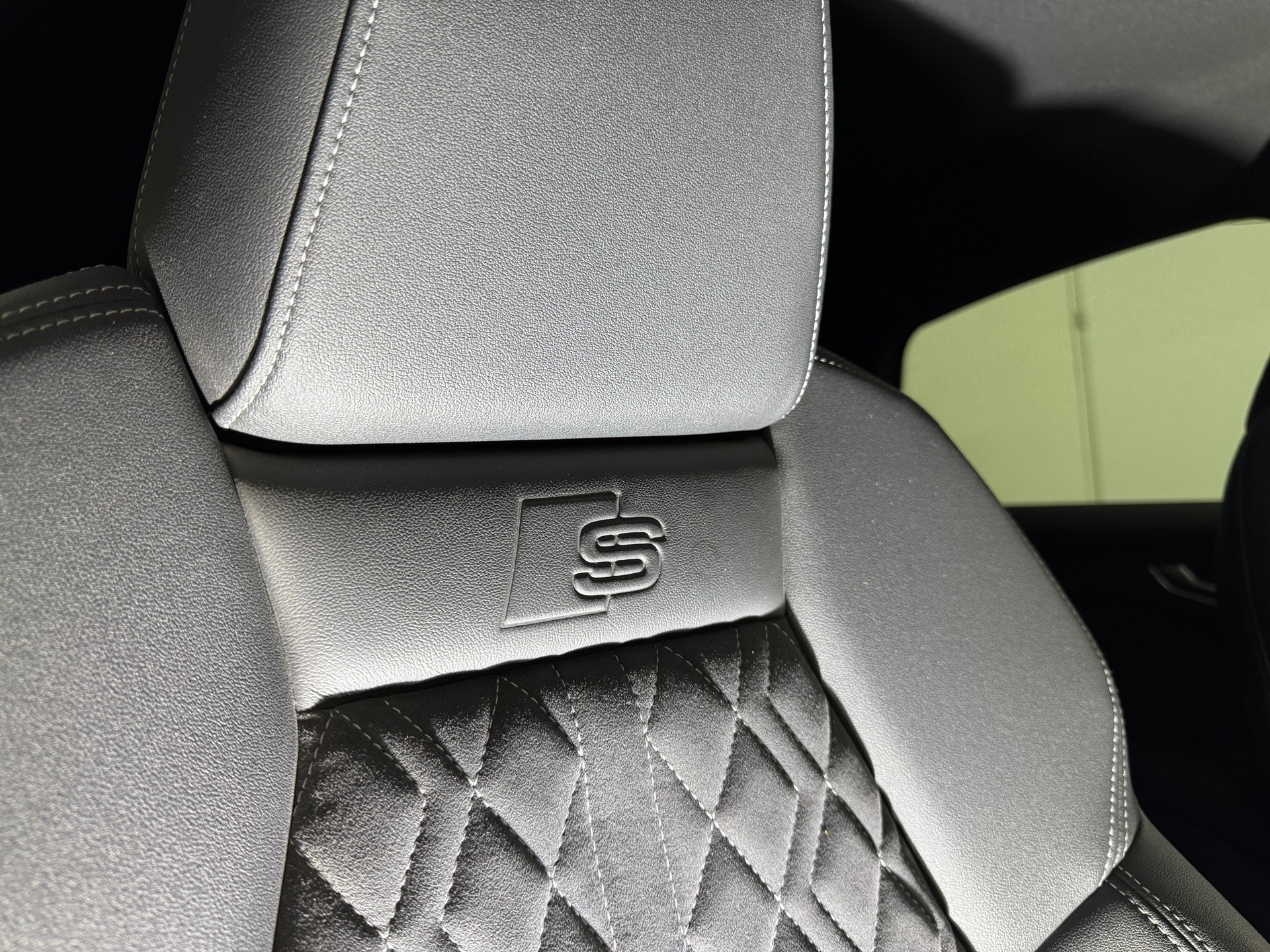 AUDI Q4 Sportback e-tron 50 S-Line quattro 300PS / TOP Ausstattung-image-7