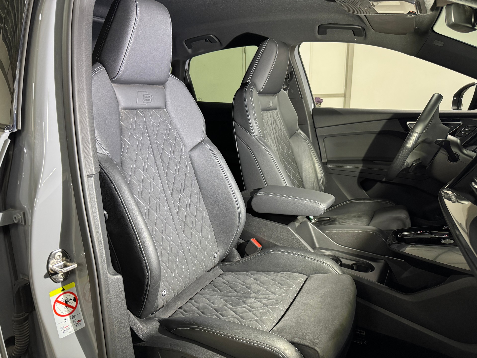 AUDI Q4 Sportback e-tron 50 S-Line quattro 300PS / TOP Ausstattung-image-6