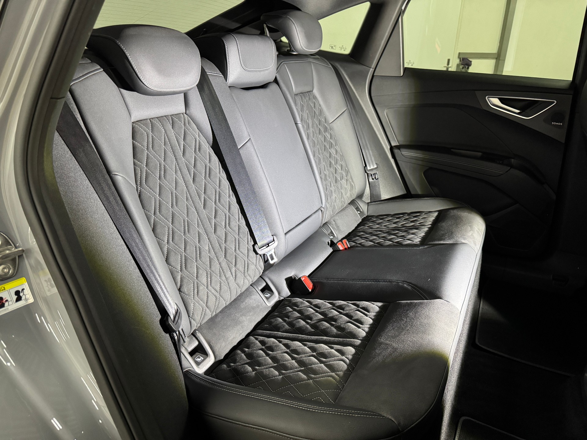 AUDI Q4 Sportback e-tron 50 S-Line quattro 300PS / TOP Ausstattung-image-10