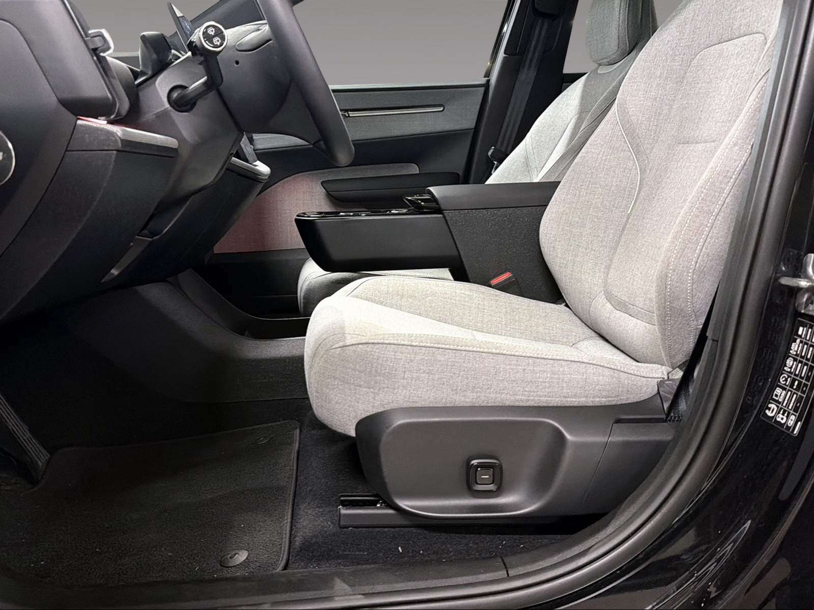 VOLVO EX 30 E60 Ultra-image-7
