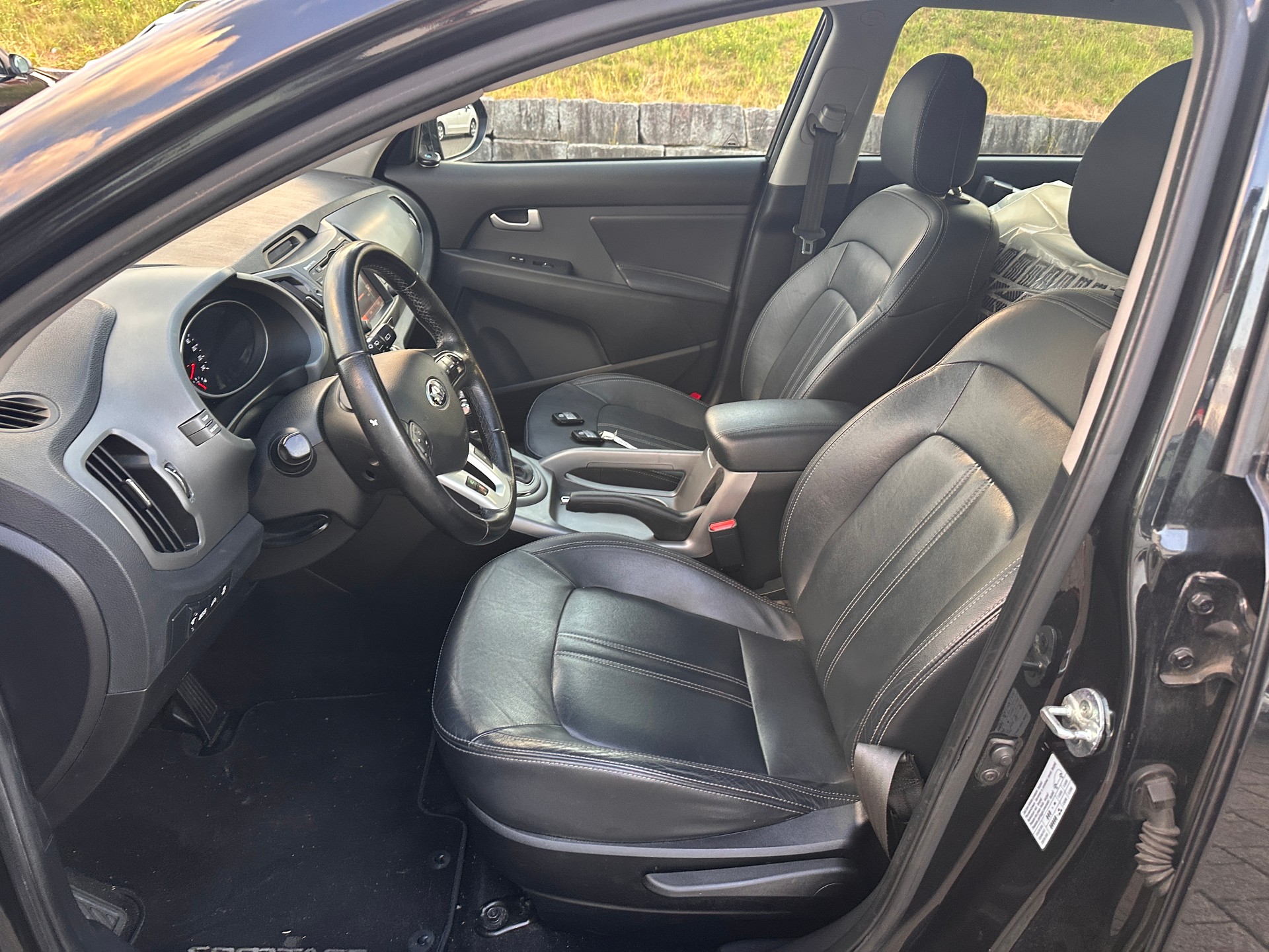 KIA Sportage 2.0 CRDi Trend 4WD Automatic-image-4