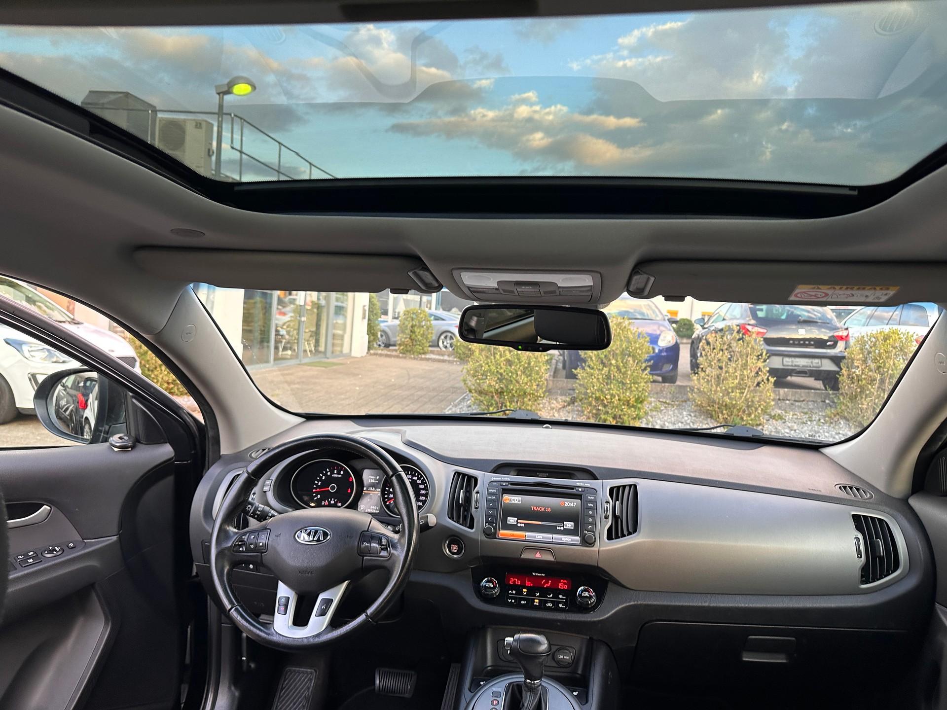 KIA Sportage 2.0 CRDi Trend 4WD Automatic-image-2