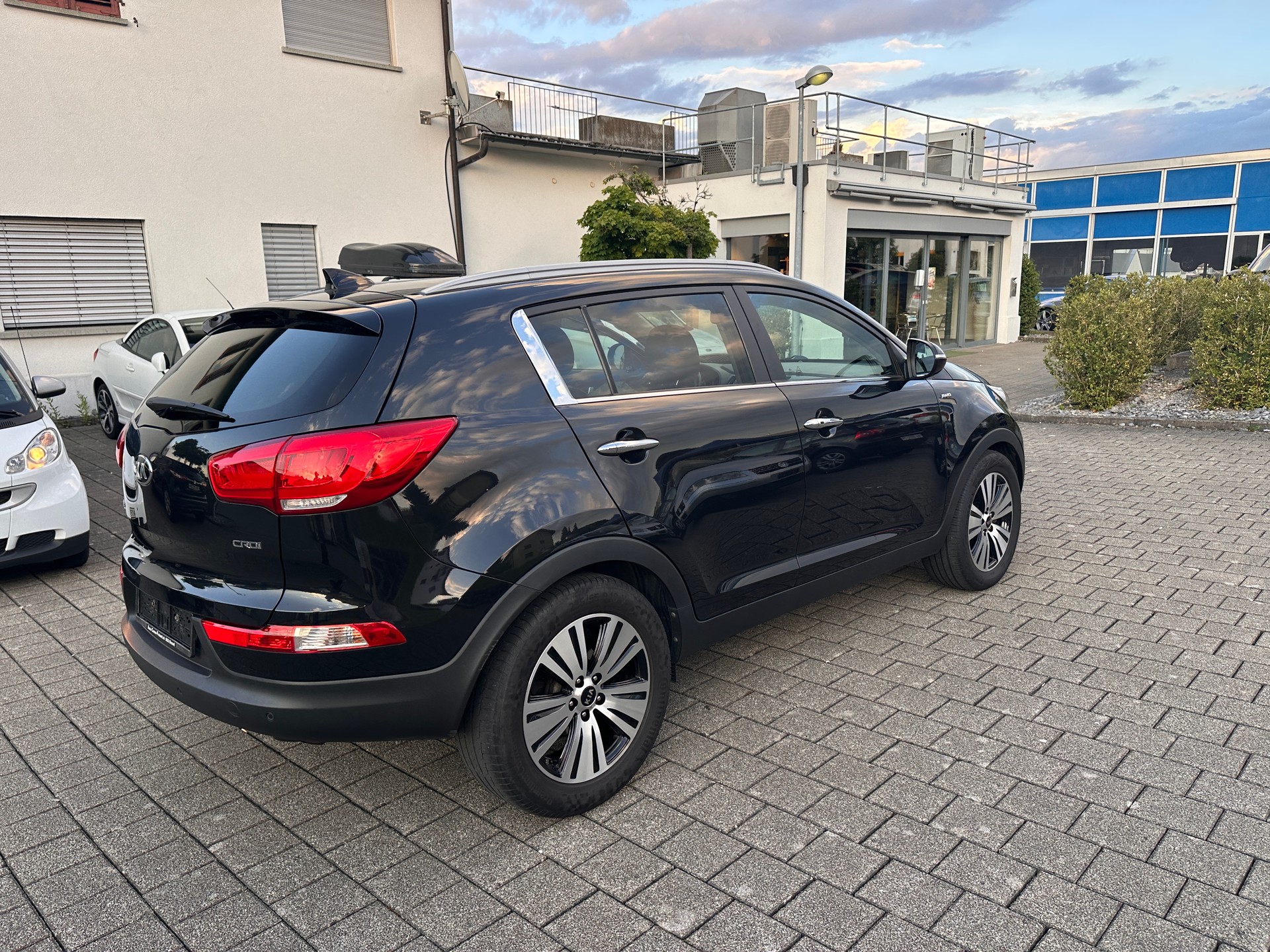 KIA Sportage 2.0 CRDi Trend 4WD Automatic-image-1