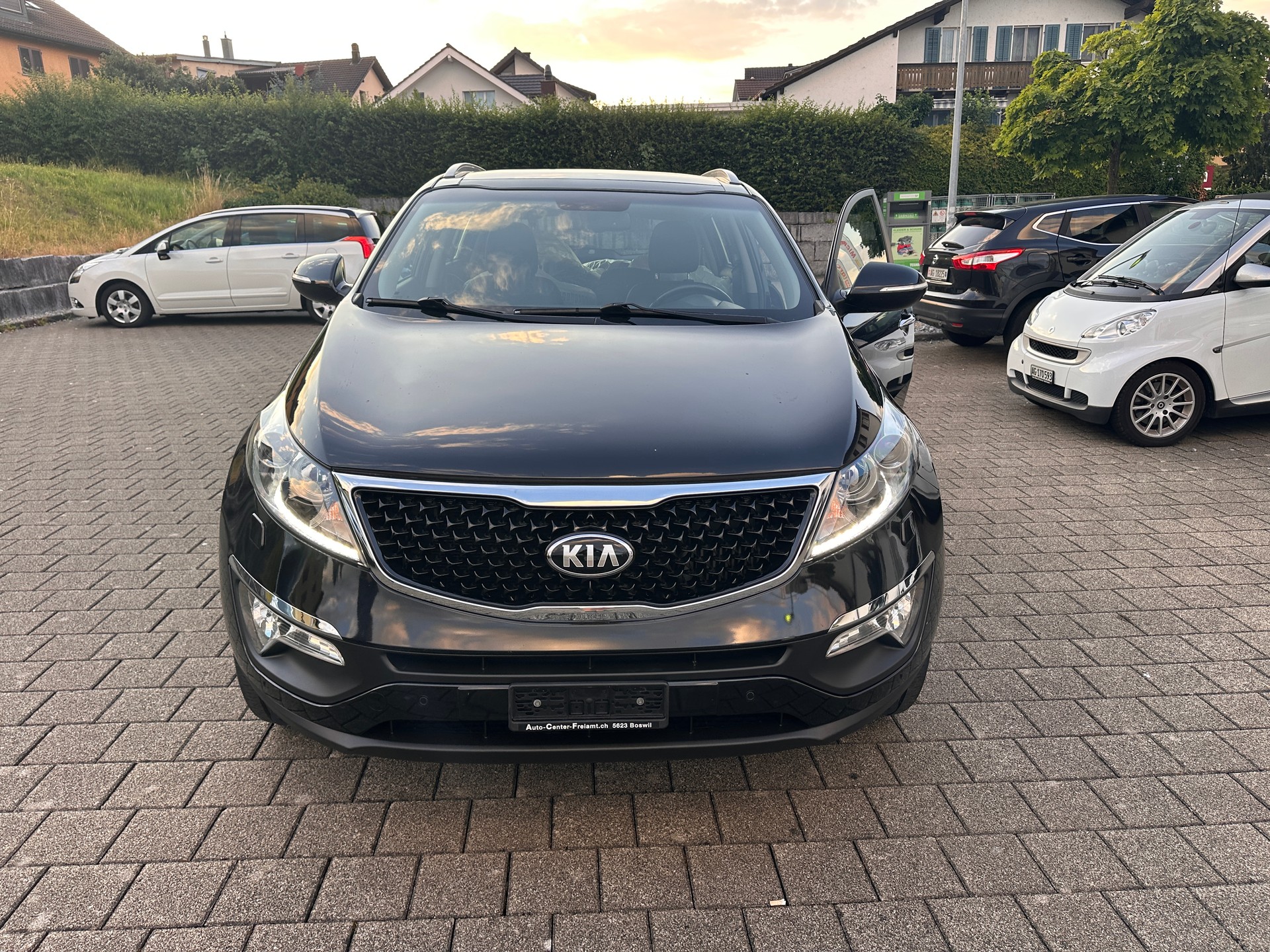 KIA Sportage 2.0 CRDi Trend 4WD Automatic-image-8
