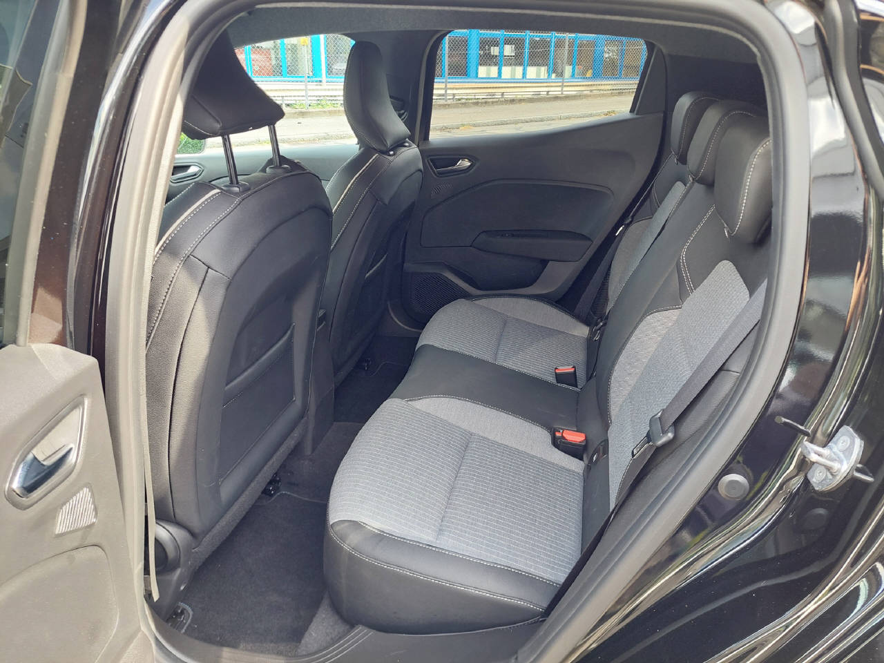 RENAULT Clio 1.6 E-Tech techno-image-6