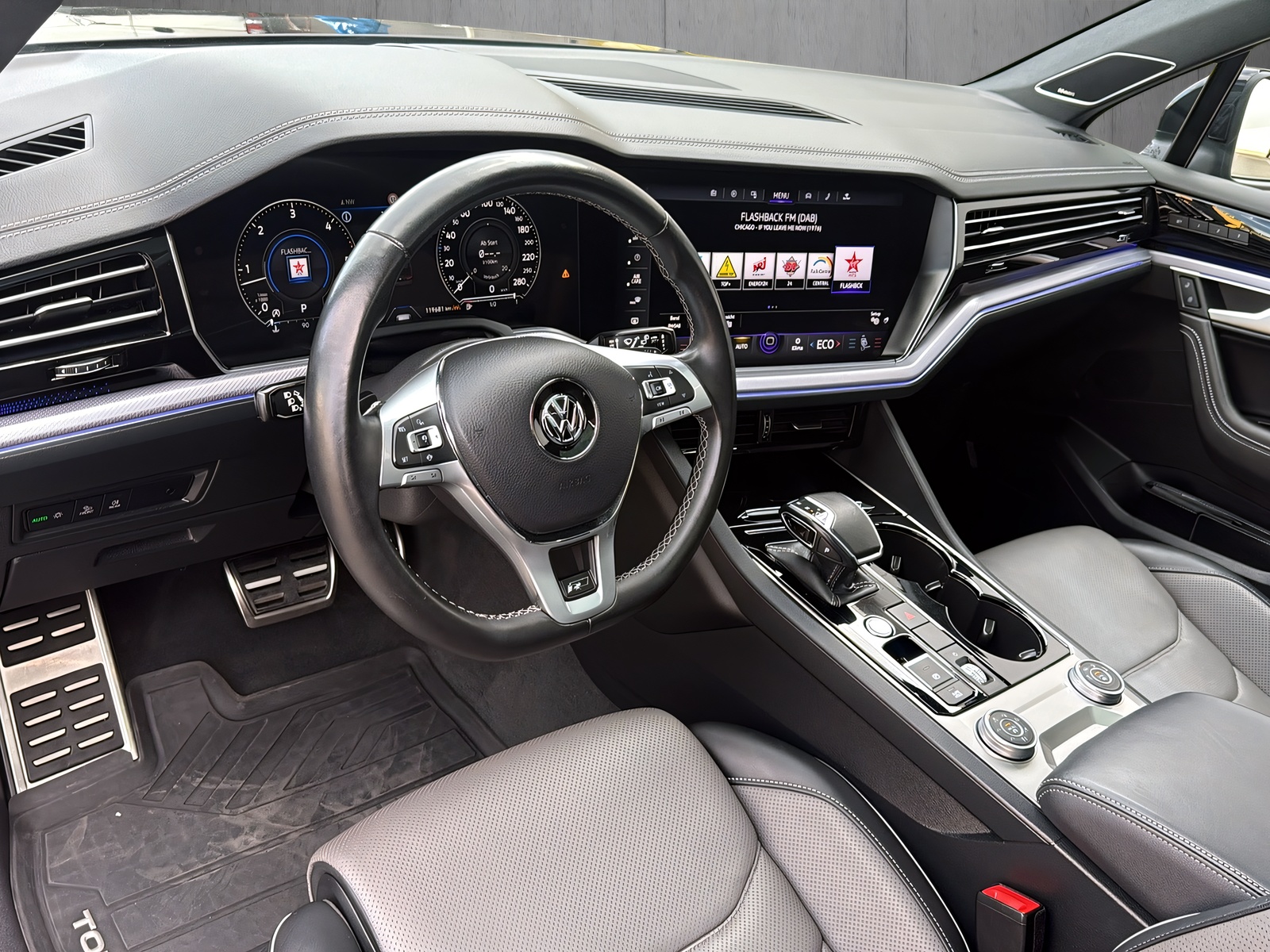 VW Touareg 3.0 TDI R Line* ALL BLACK,VOLLAUSSTATTUNG*-image-6
