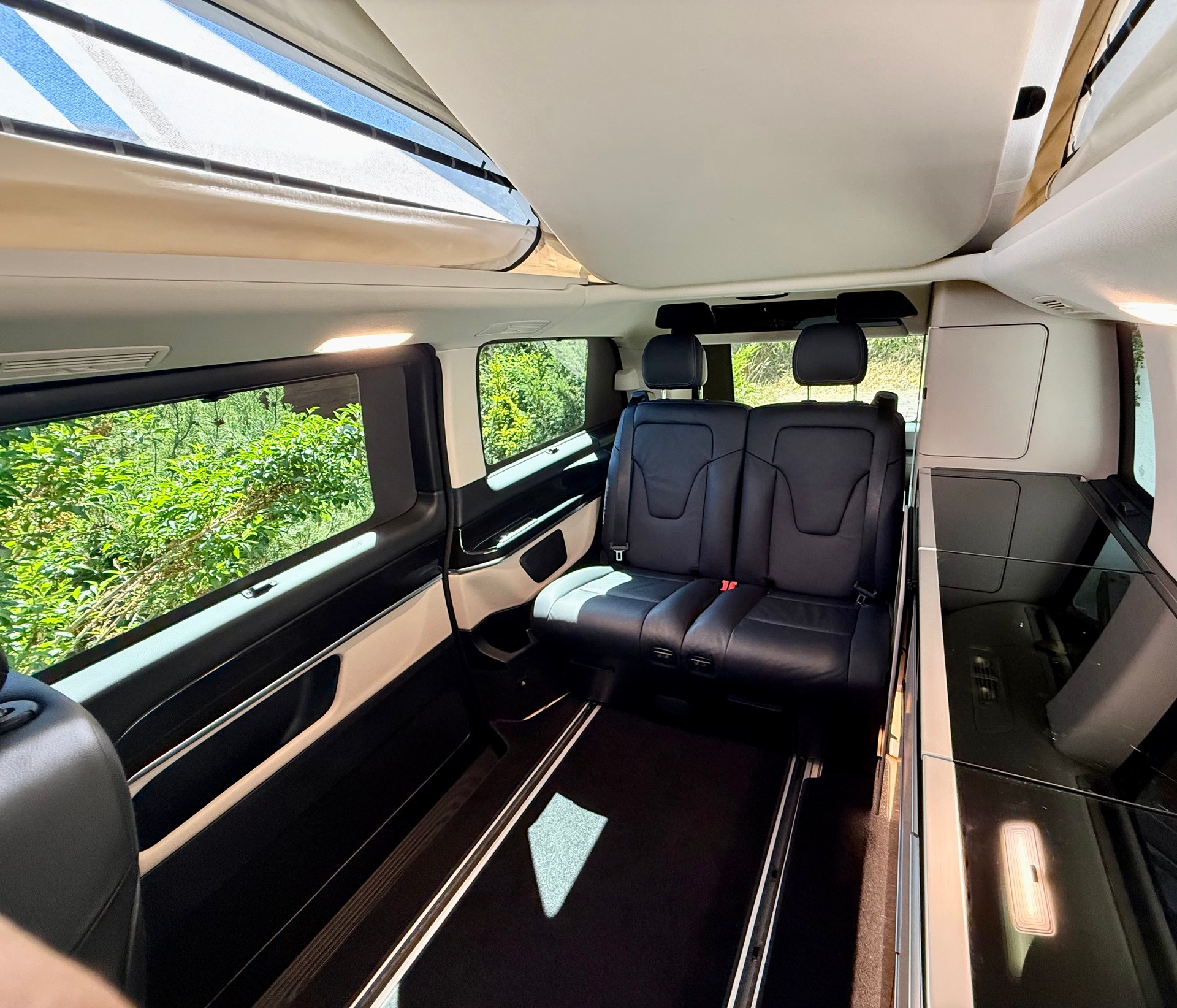 MERCEDES-BENZ 300 d-image-4