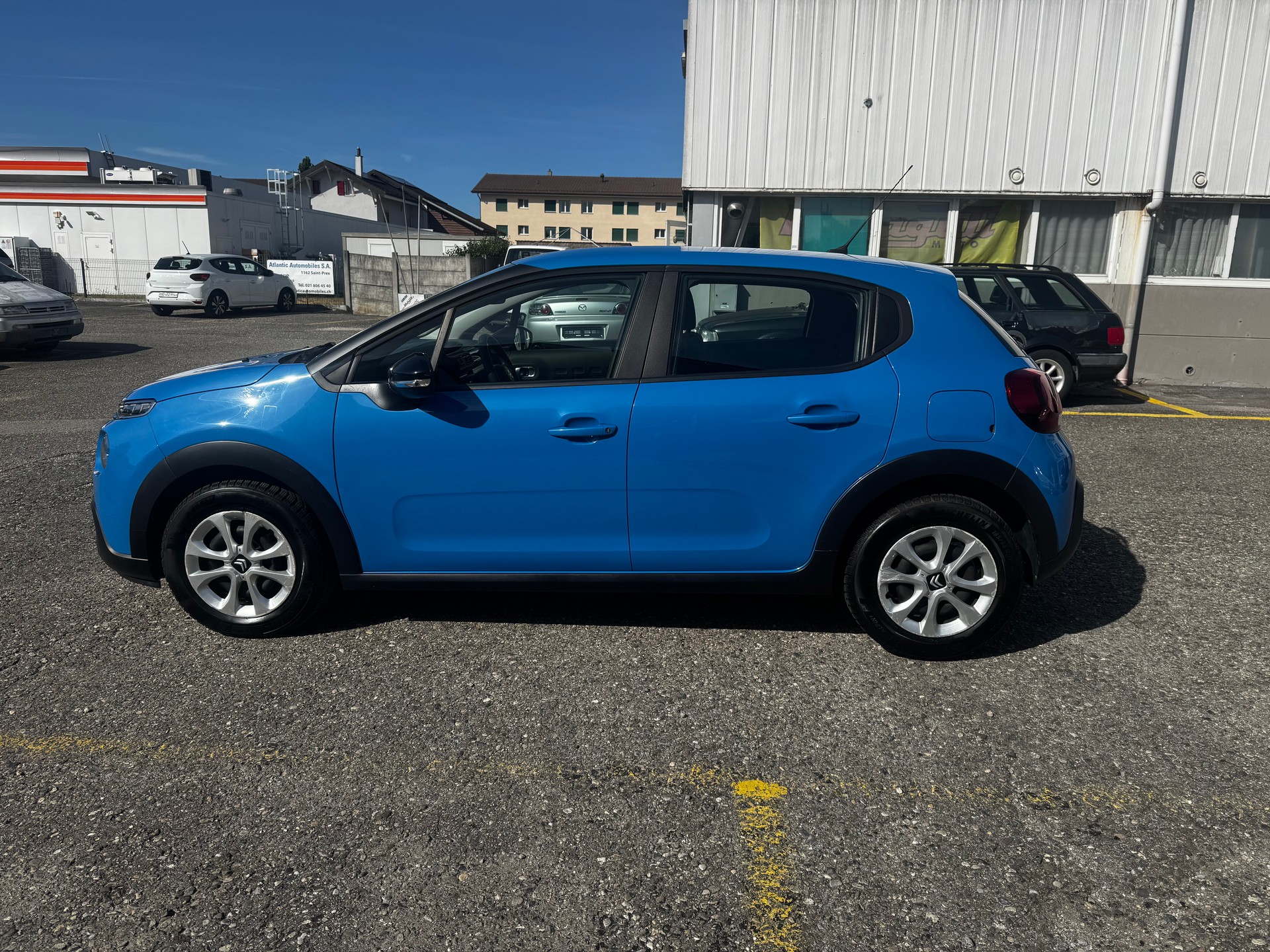 CITROEN C3 1.2i PureTech Shine-image-2