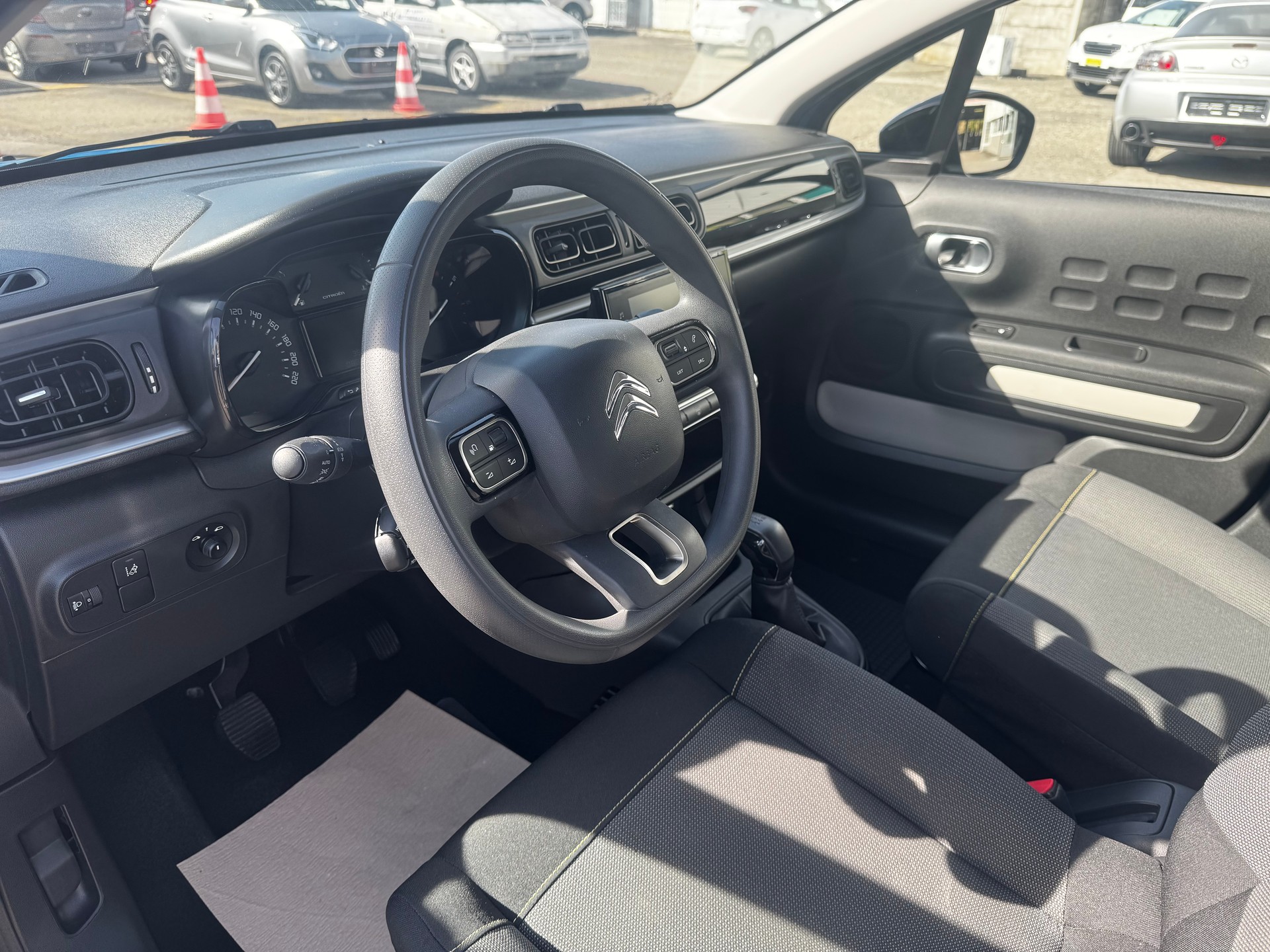 CITROEN C3 1.2i PureTech Shine-image-13