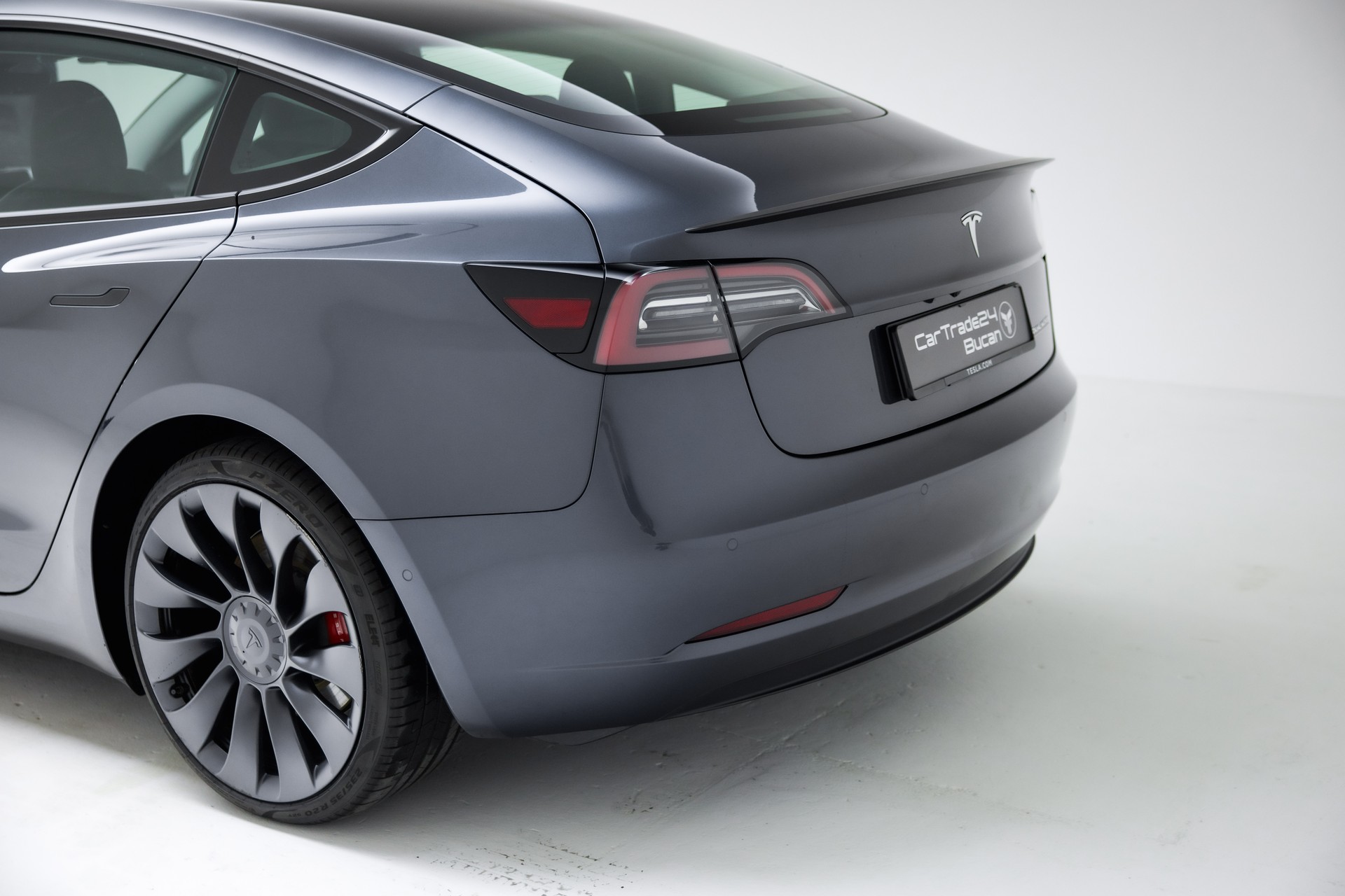 TESLA Model 3 Performance Dual Motor AWD-image-16