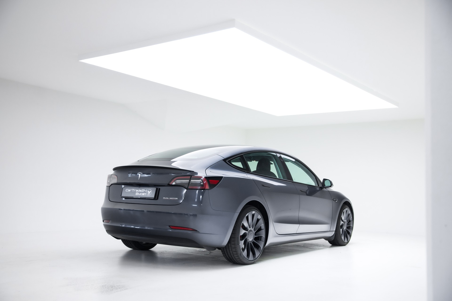 TESLA Model 3 Performance Dual Motor AWD-image-1