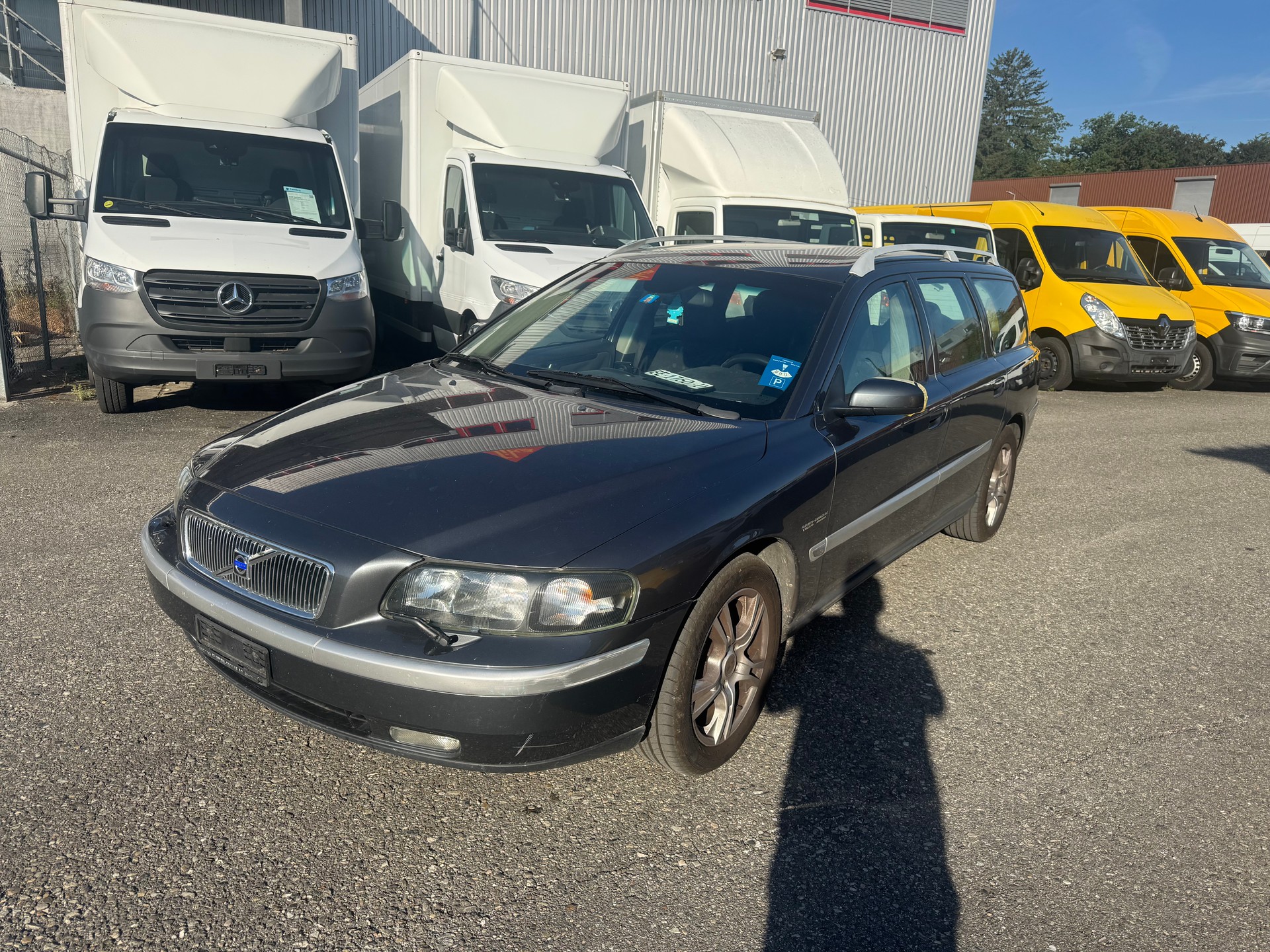 VOLVO V70 2.4 Titanium Edition-image-0