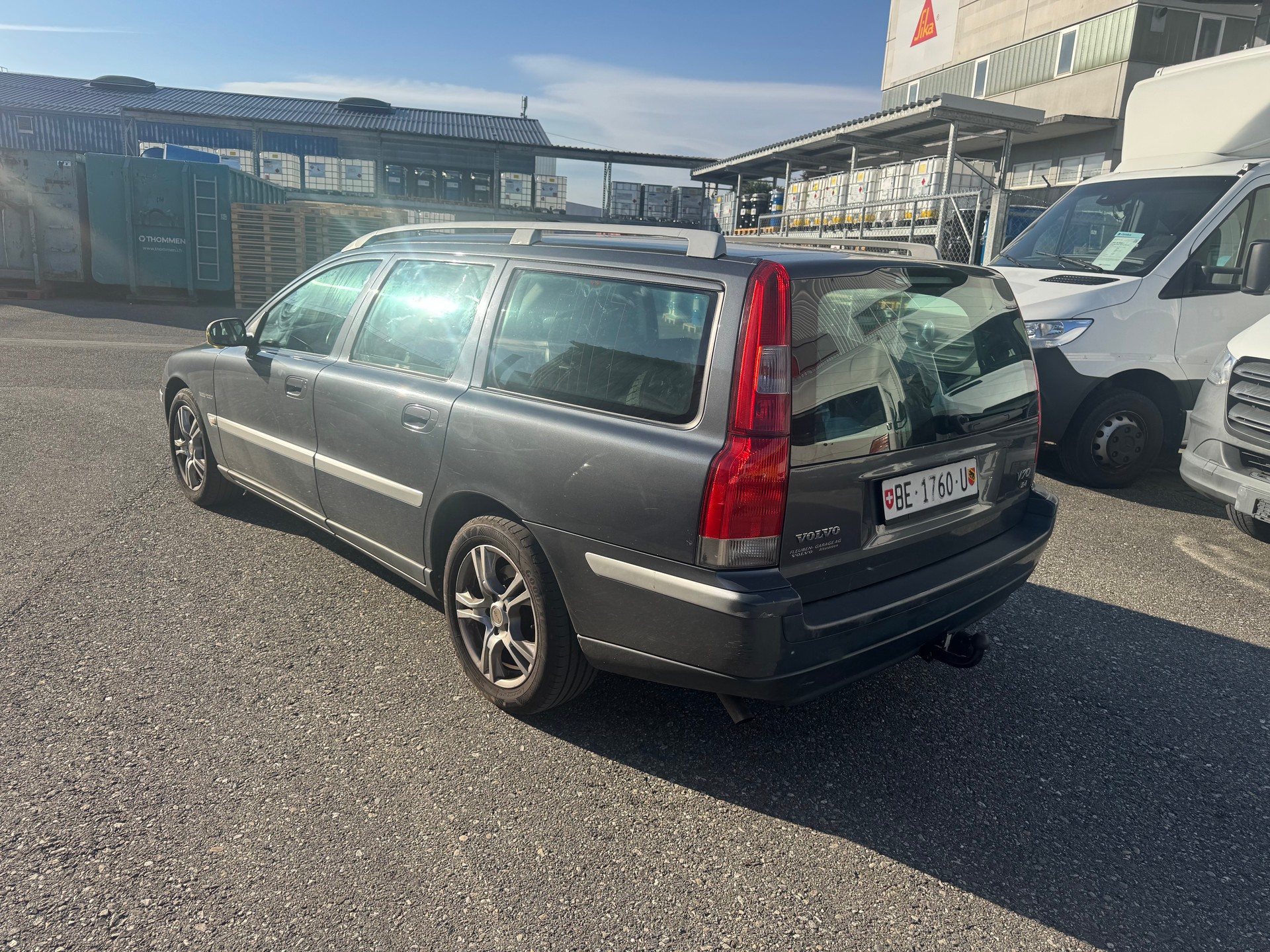 VOLVO V70 2.4 Titanium Edition-image-5