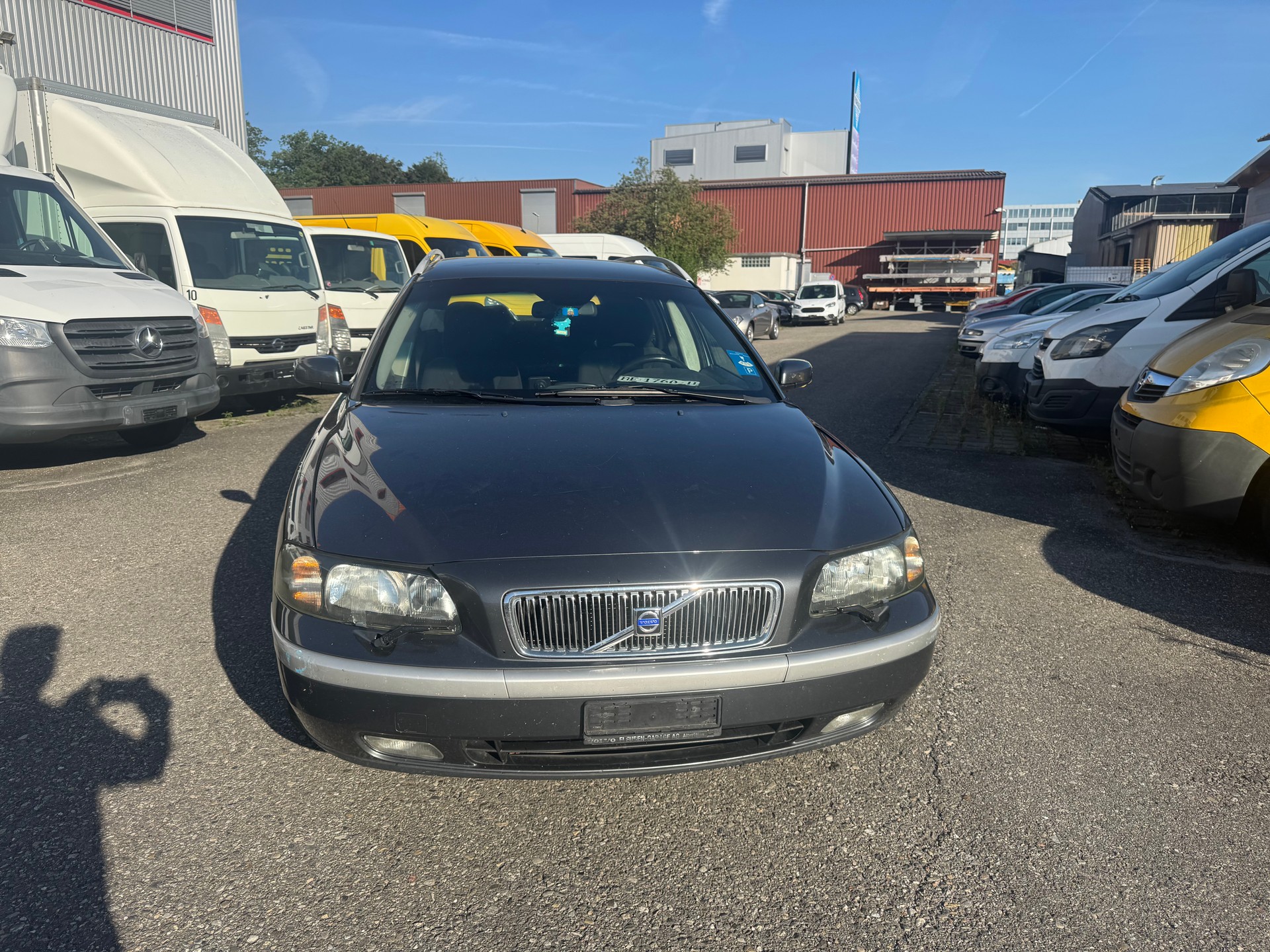 VOLVO V70 2.4 Titanium Edition-image-1