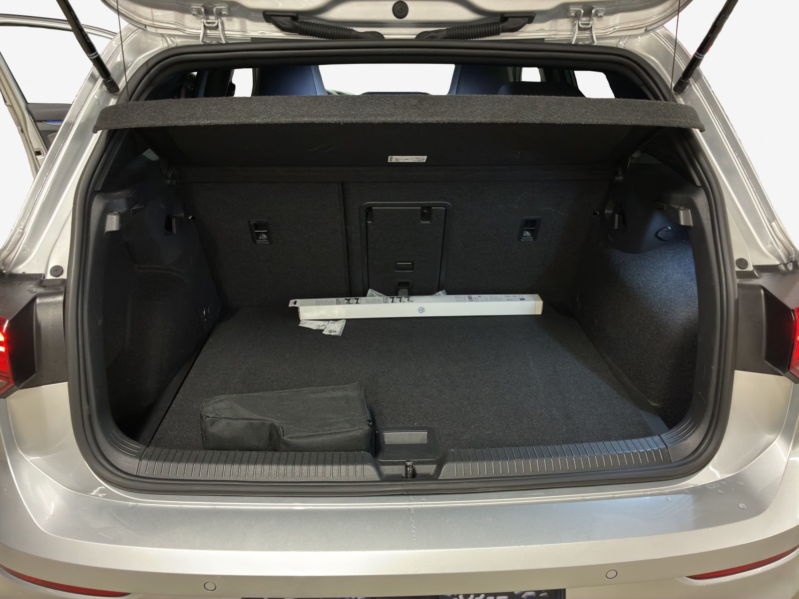 VW Golf 1.5 eTSI mHEV ACT R-Line DSG-image-12