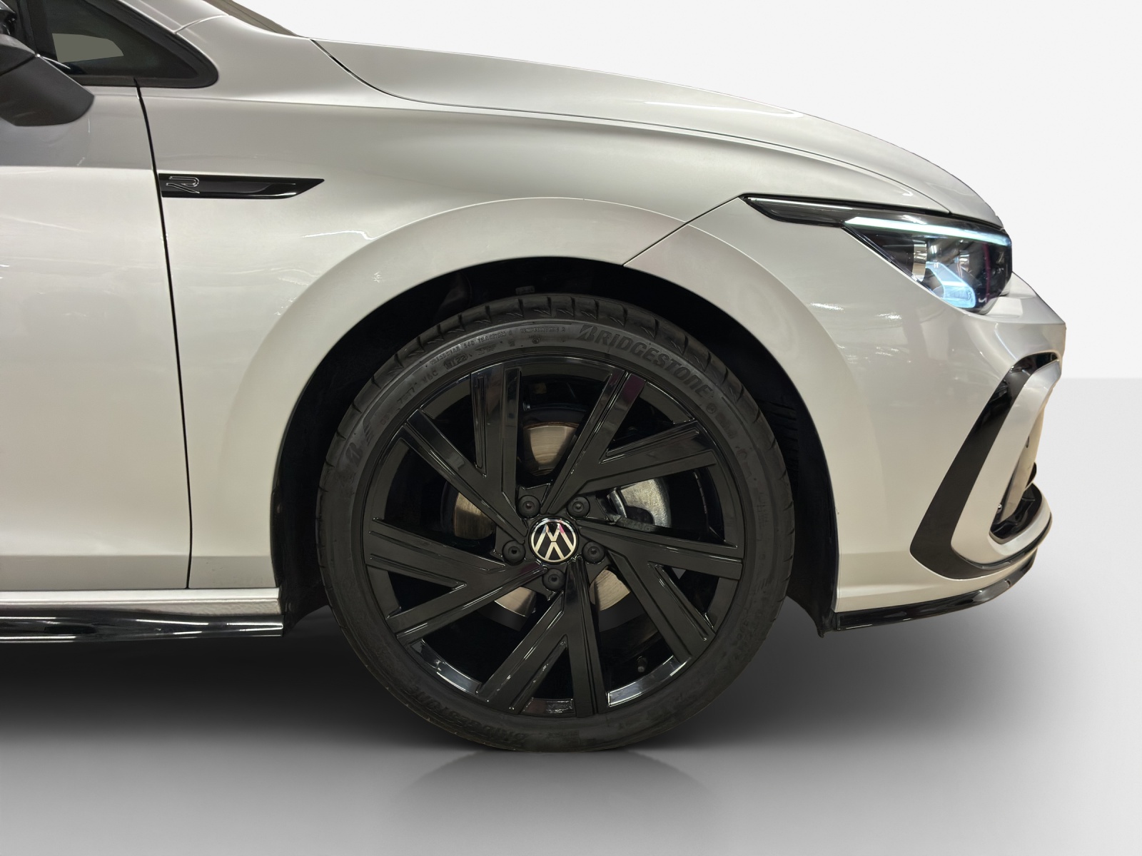 VW Golf 1.5 eTSI mHEV ACT R-Line DSG-image-13
