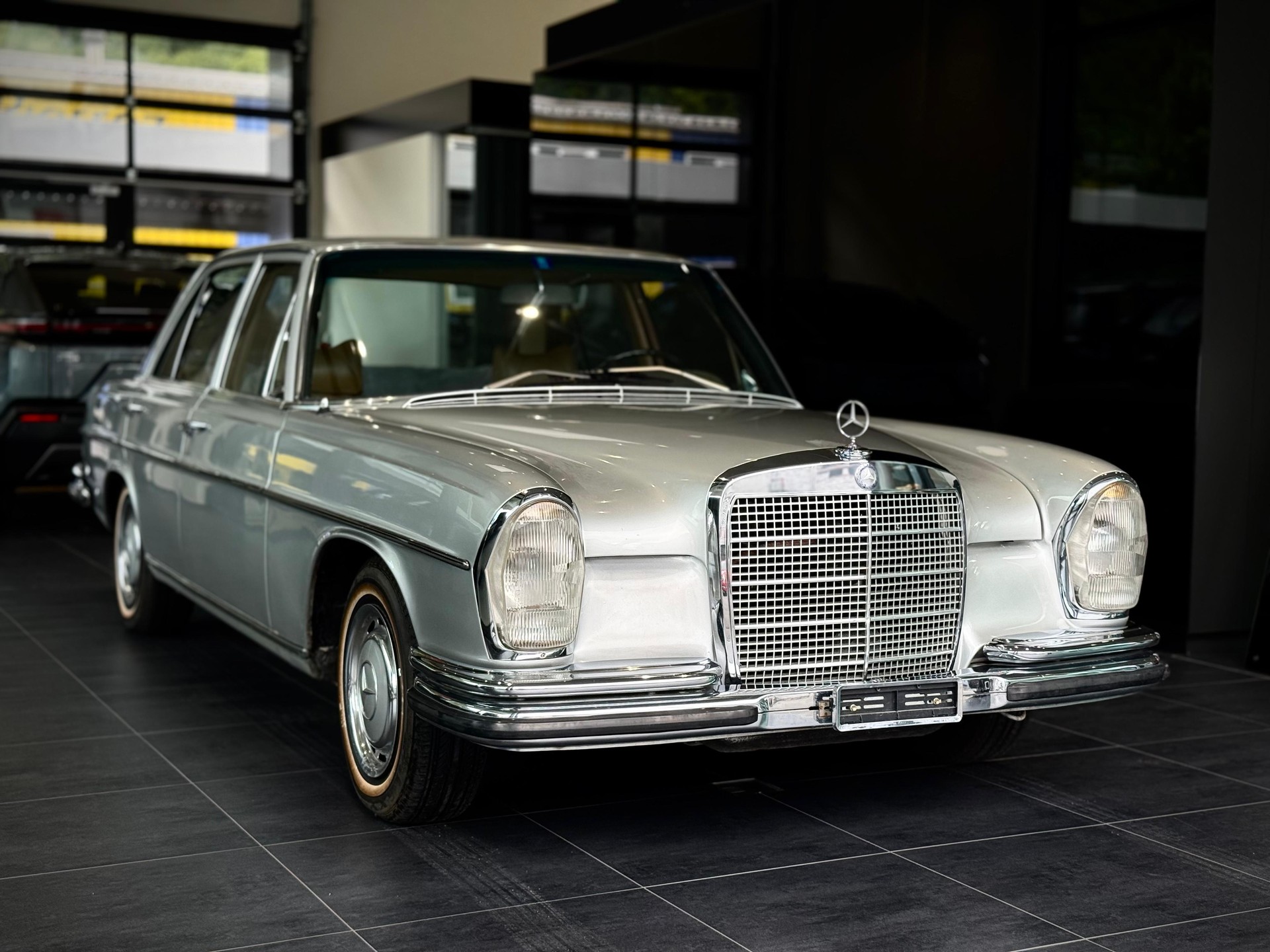 MERCEDES-BENZ SE-image-1