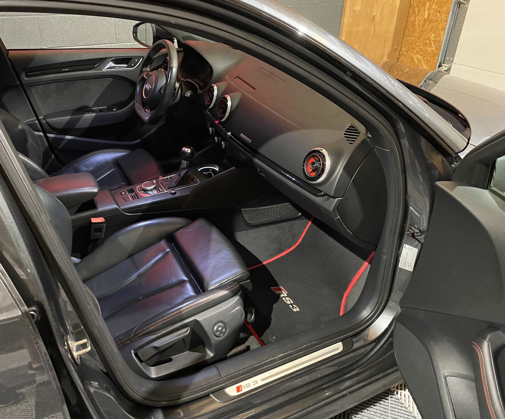 AUDI RS3 2.5 TSI quattro S-tronic-image-28