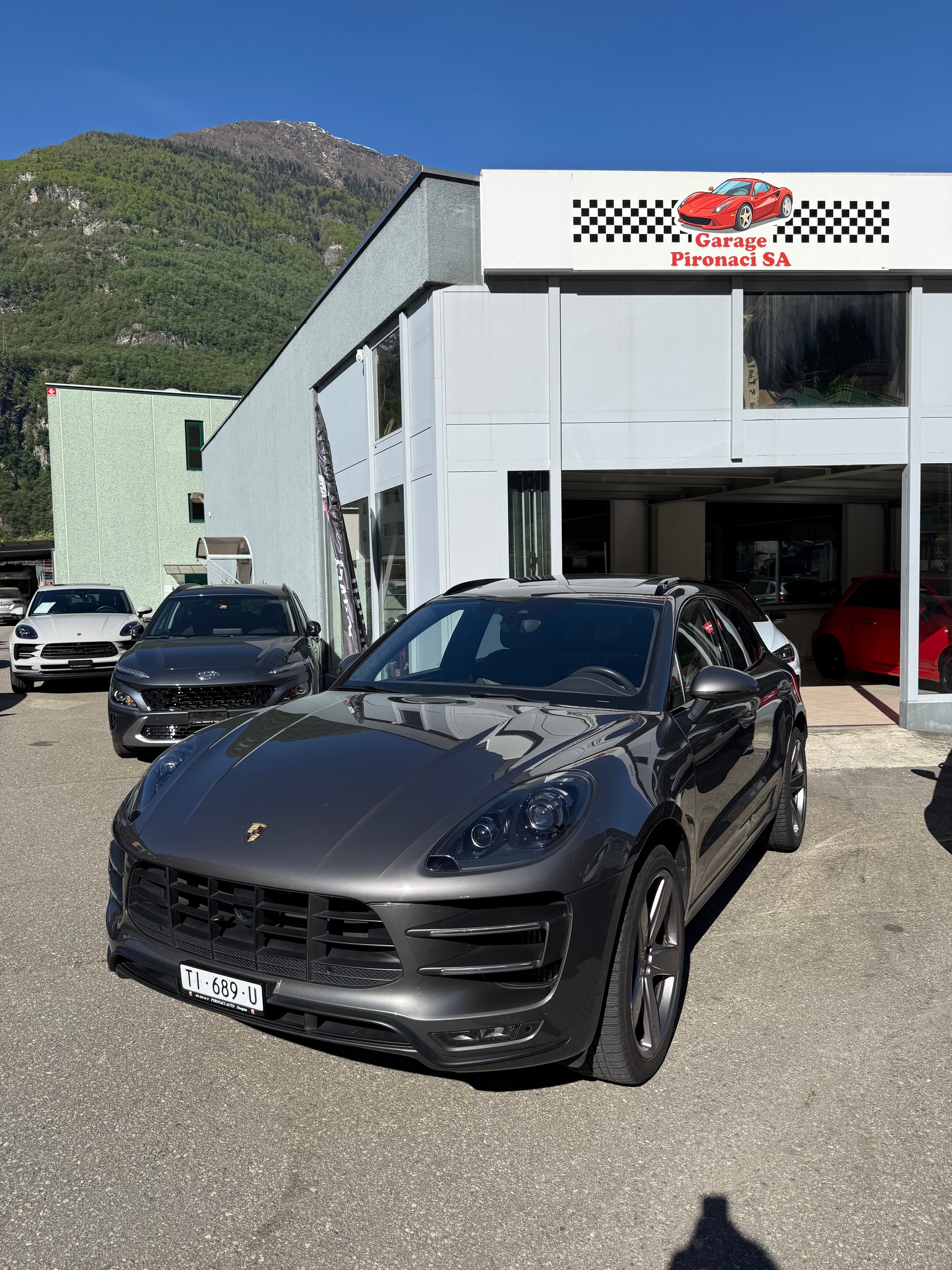 PORSCHE Macan Turbo PDK-image-0