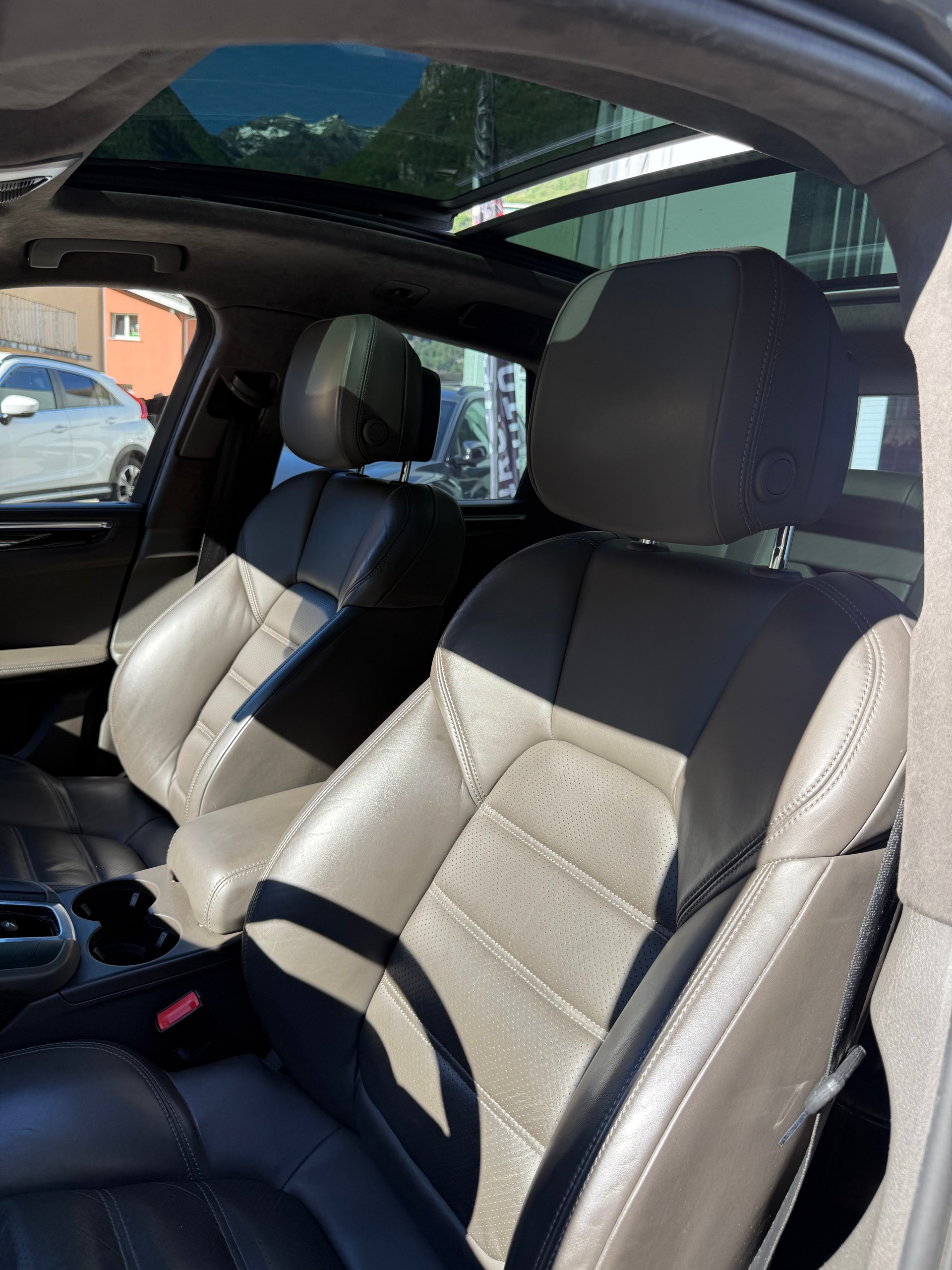 PORSCHE Macan Turbo PDK-image-11