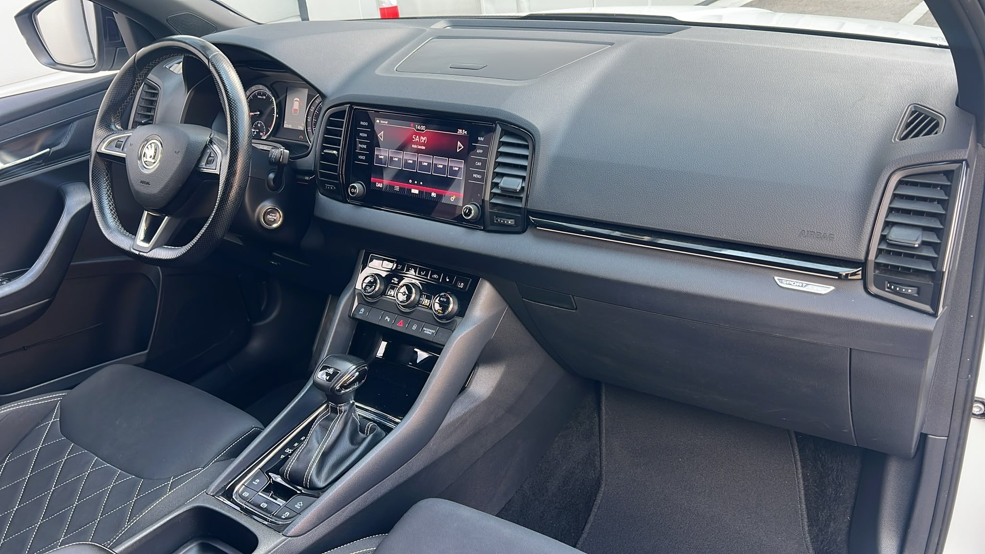 SKODA Karoq 2.0 TDI SCR SportLine 4x4 DSG-image-11