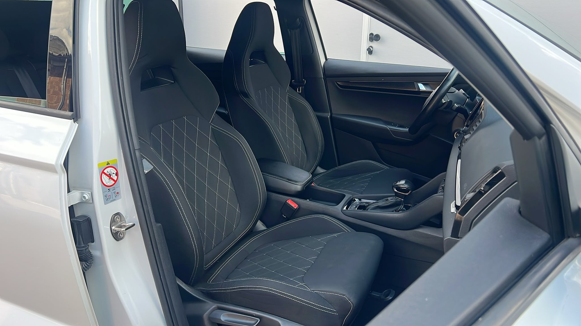 SKODA Karoq 2.0 TDI SCR SportLine 4x4 DSG-image-12