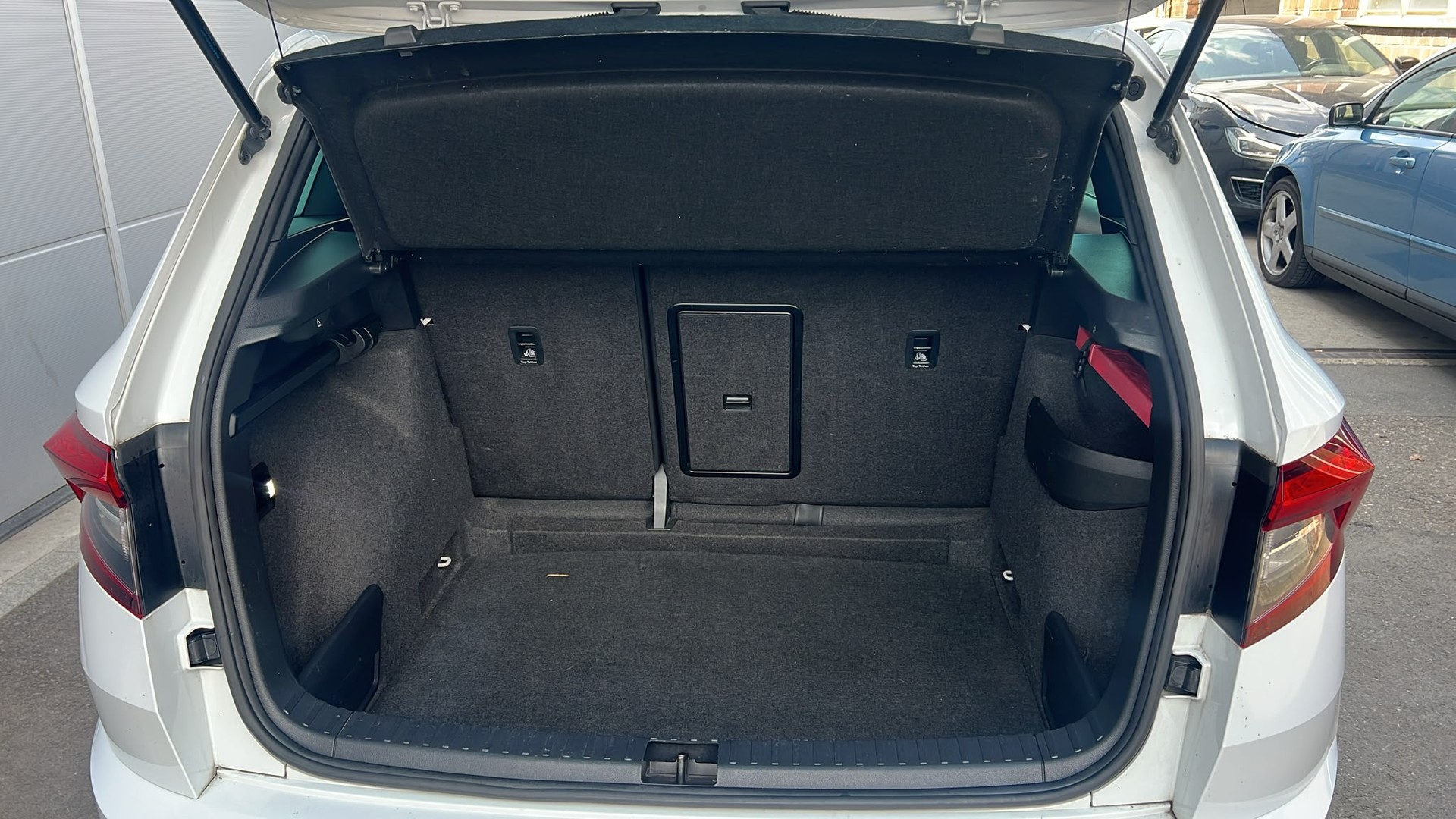 SKODA Karoq 2.0 TDI SCR SportLine 4x4 DSG-image-19