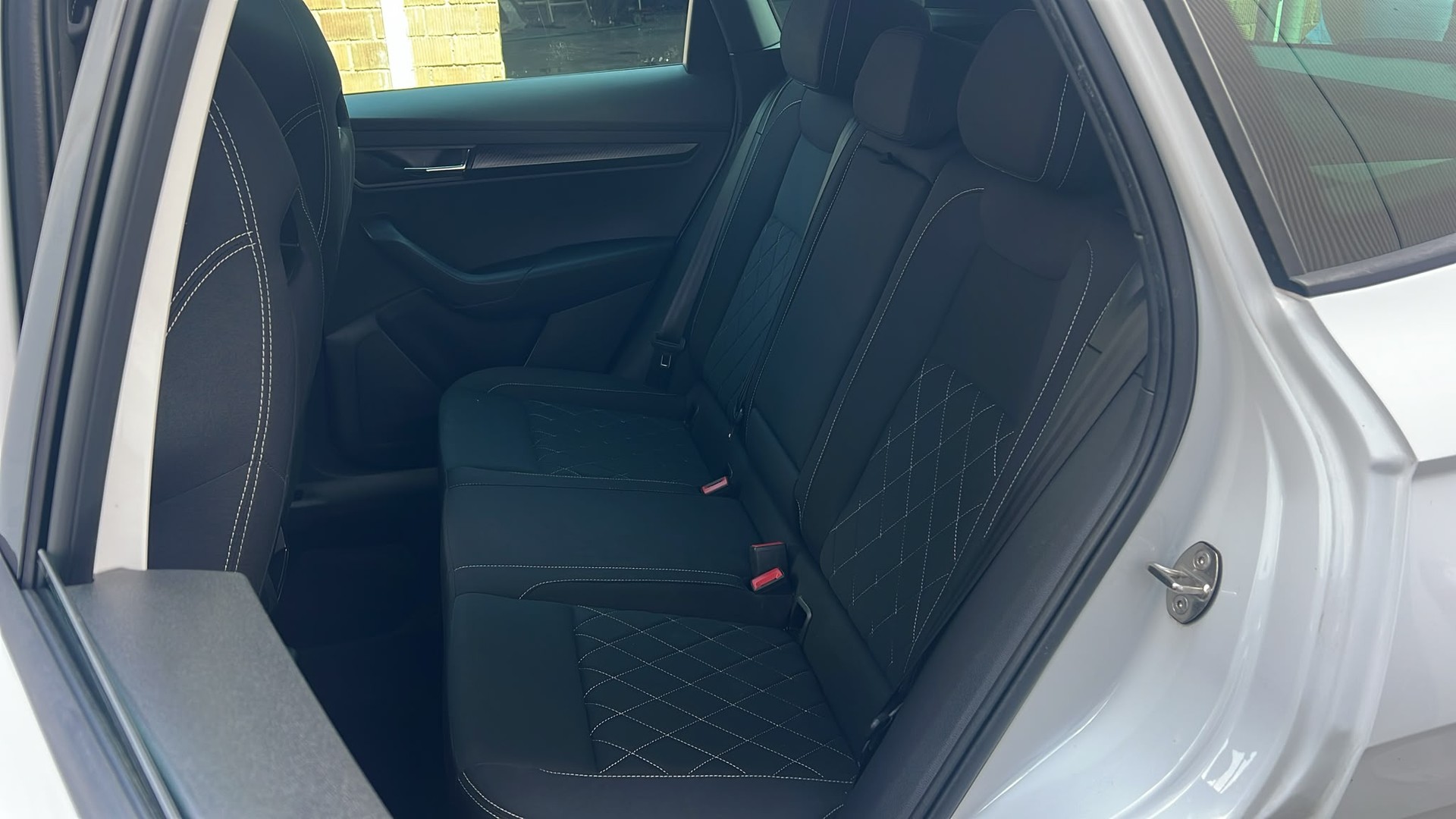 SKODA Karoq 2.0 TDI SCR SportLine 4x4 DSG-image-17