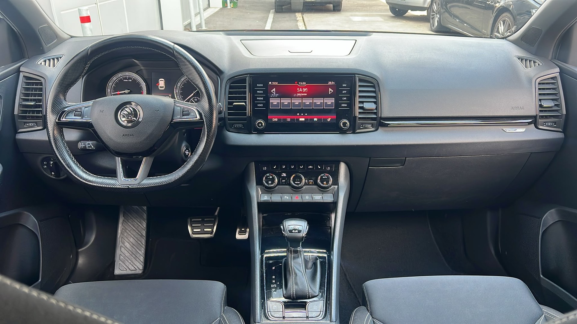 SKODA Karoq 2.0 TDI SCR SportLine 4x4 DSG-image-8