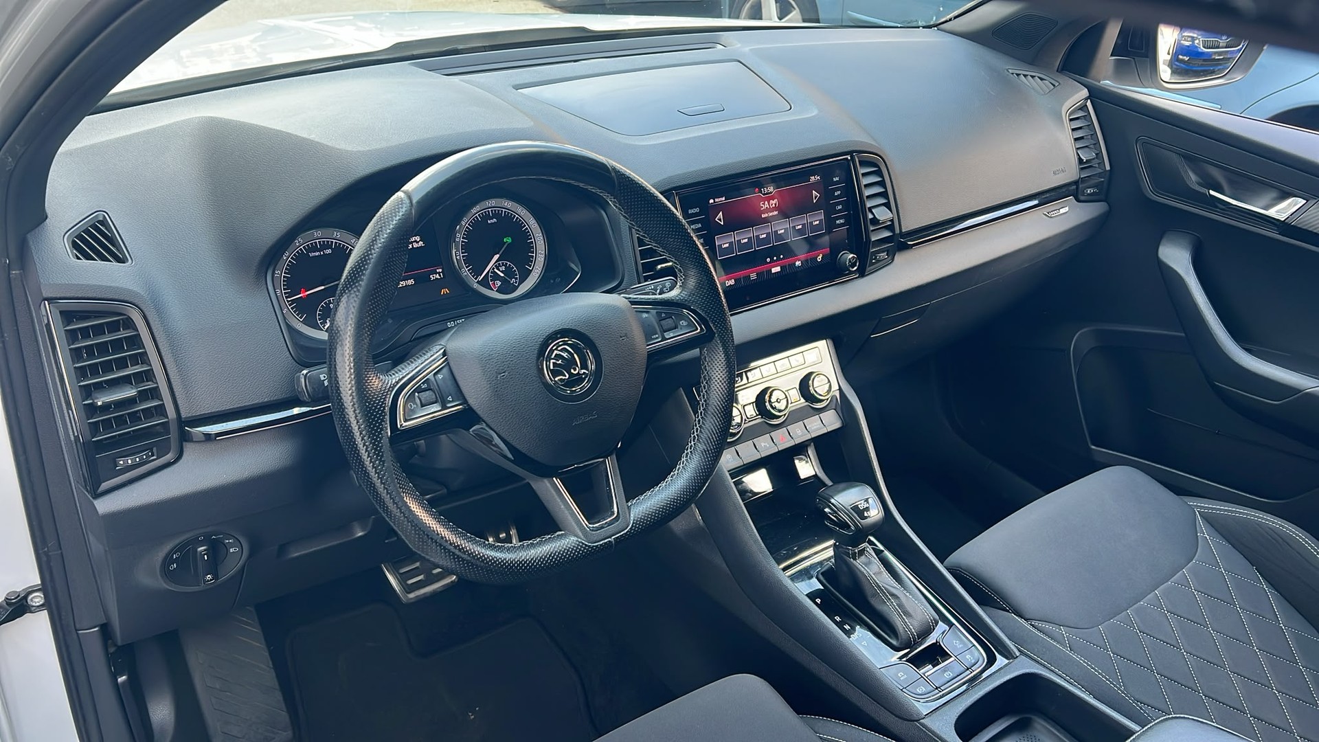 SKODA Karoq 2.0 TDI SCR SportLine 4x4 DSG-image-9
