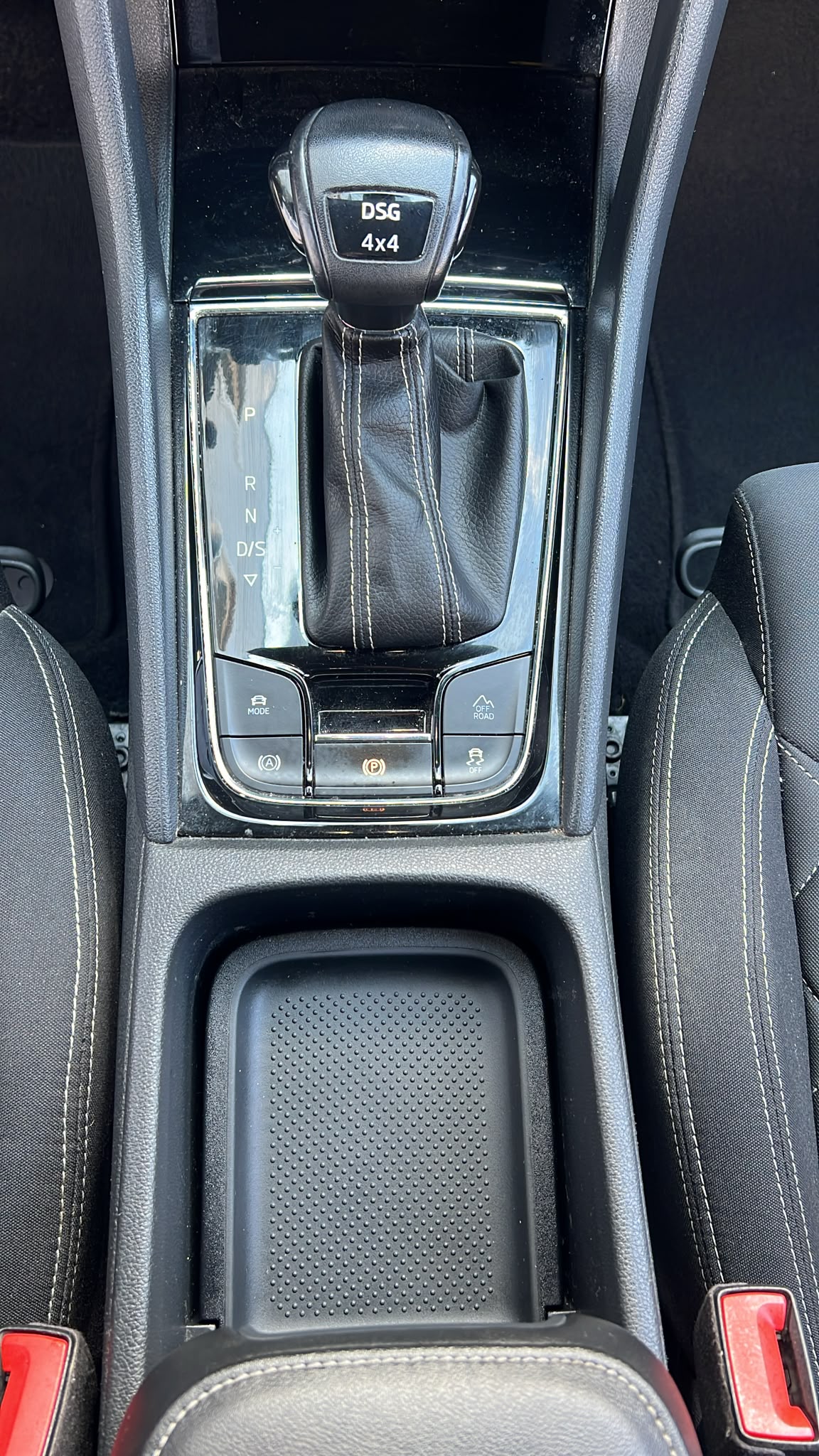 SKODA Karoq 2.0 TDI SCR SportLine 4x4 DSG-image-18