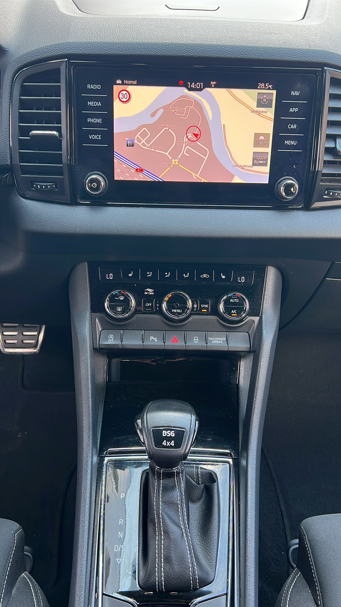 SKODA Karoq 2.0 TDI SCR SportLine 4x4 DSG-image-15