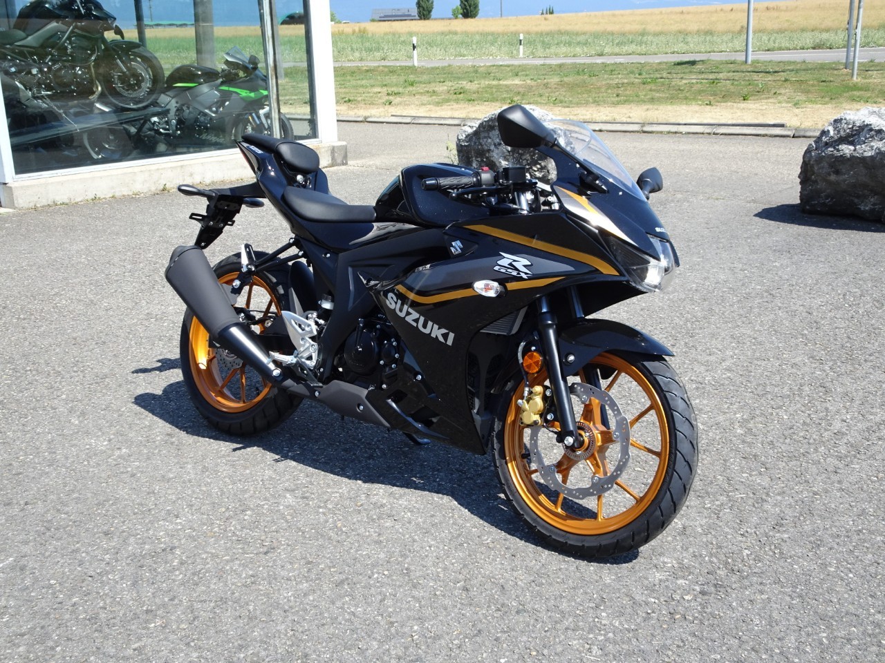 SUZUKI GSX-R 125-showroom-element-1