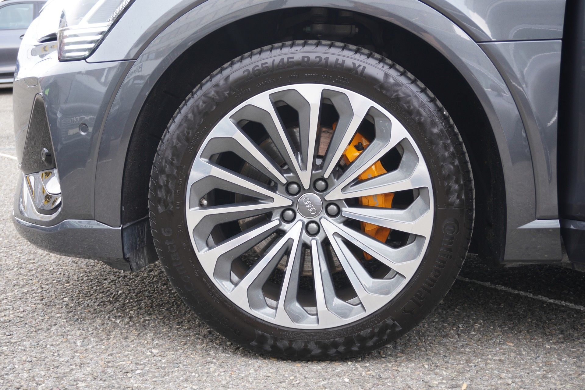 AUDI e-tron 55 Sportback S Line quattro-image-8