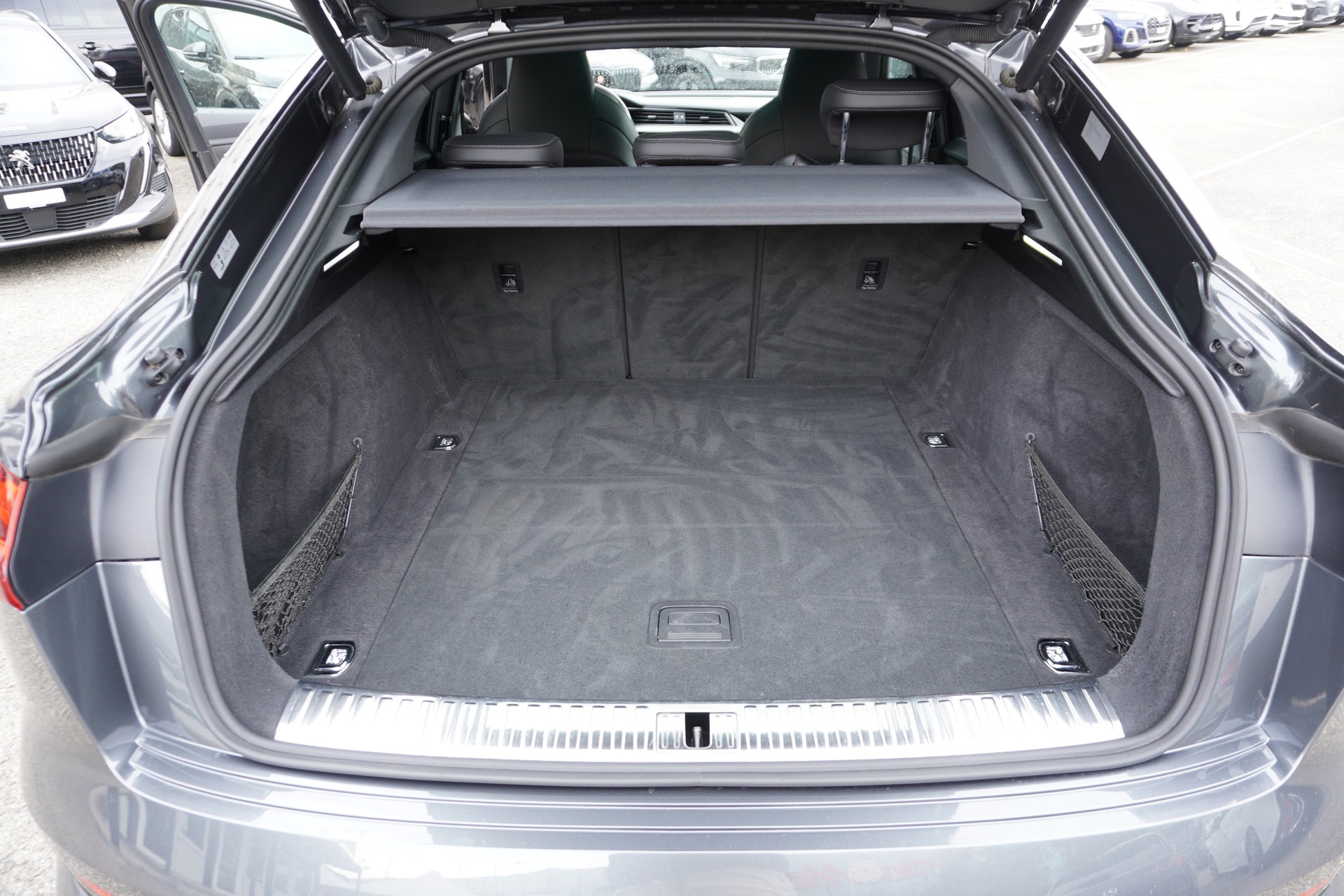 AUDI e-tron 55 Sportback S Line quattro-image-9