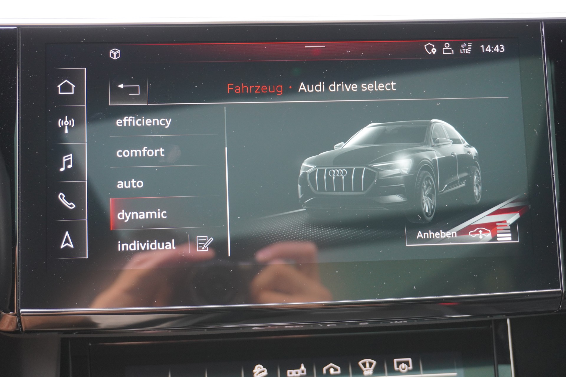 AUDI e-tron 55 Sportback S Line quattro-image-26