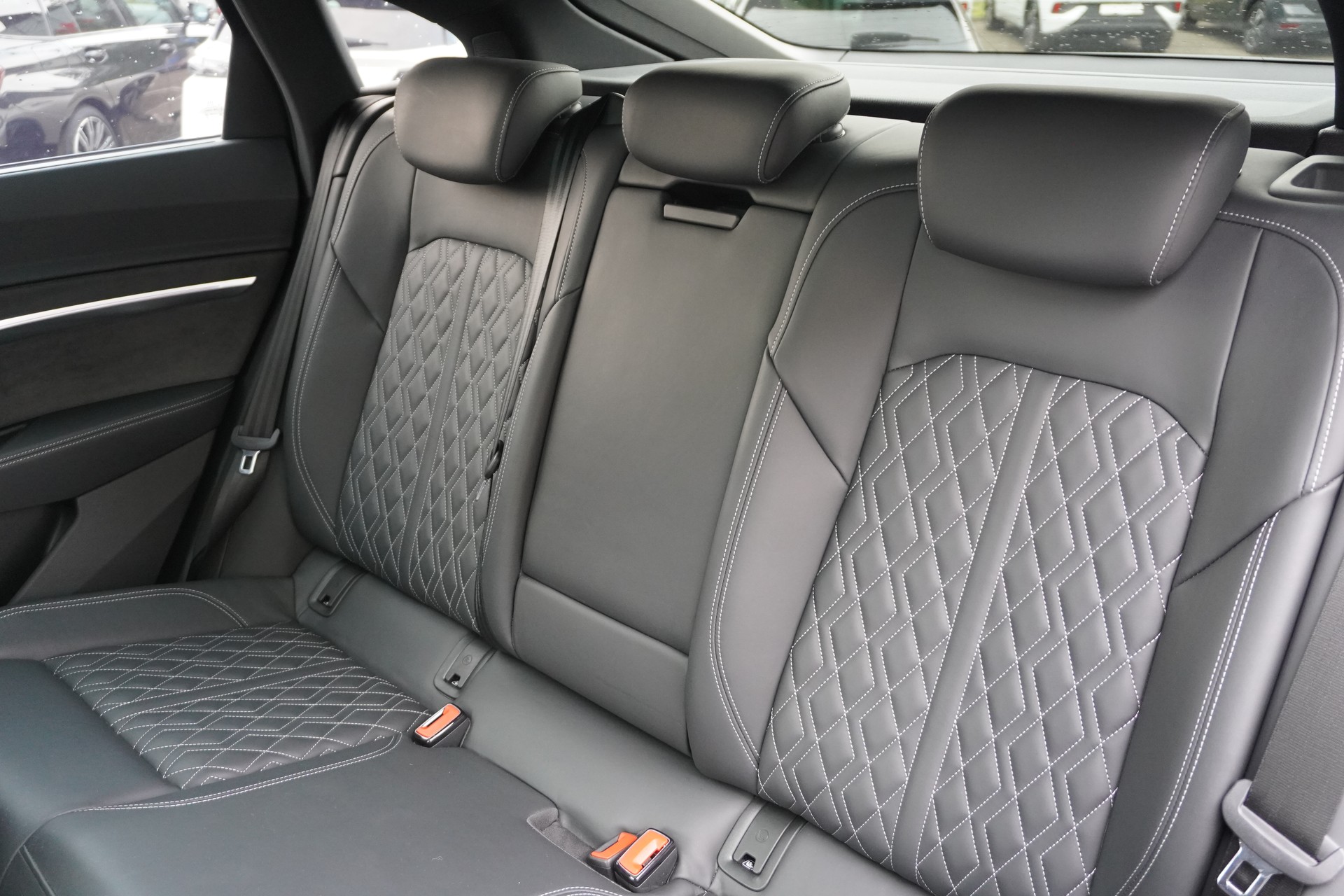 AUDI e-tron 55 Sportback S Line quattro-image-13