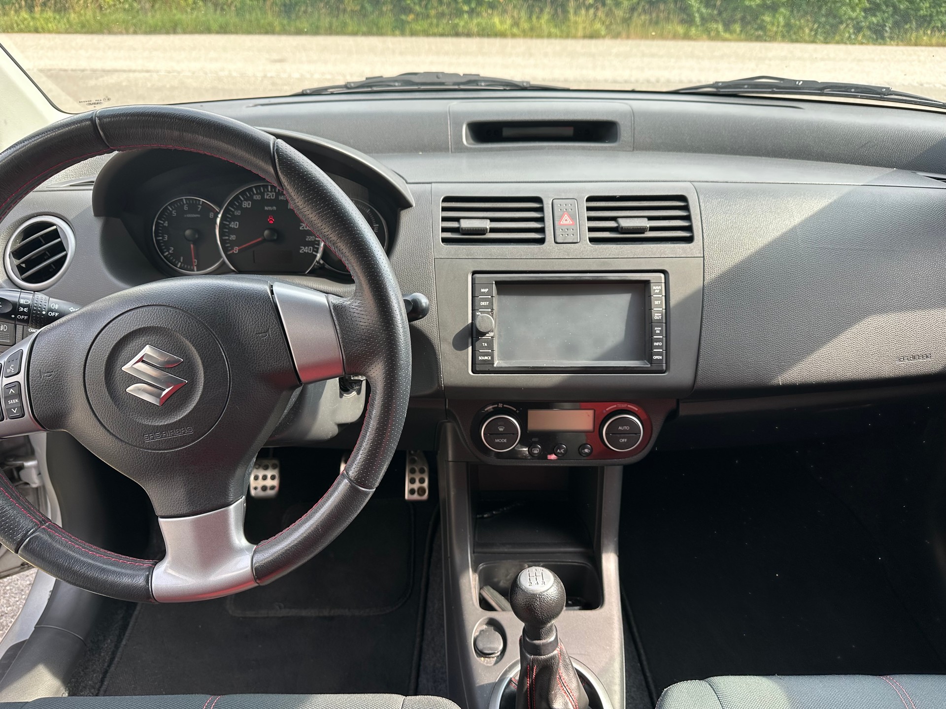 SUZUKI Swift 1.6i 16V Sport-image-6