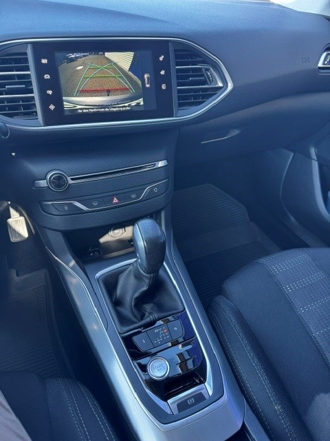 PEUGEOT 308 SW 1.2 THP Allure Automatic-image-6