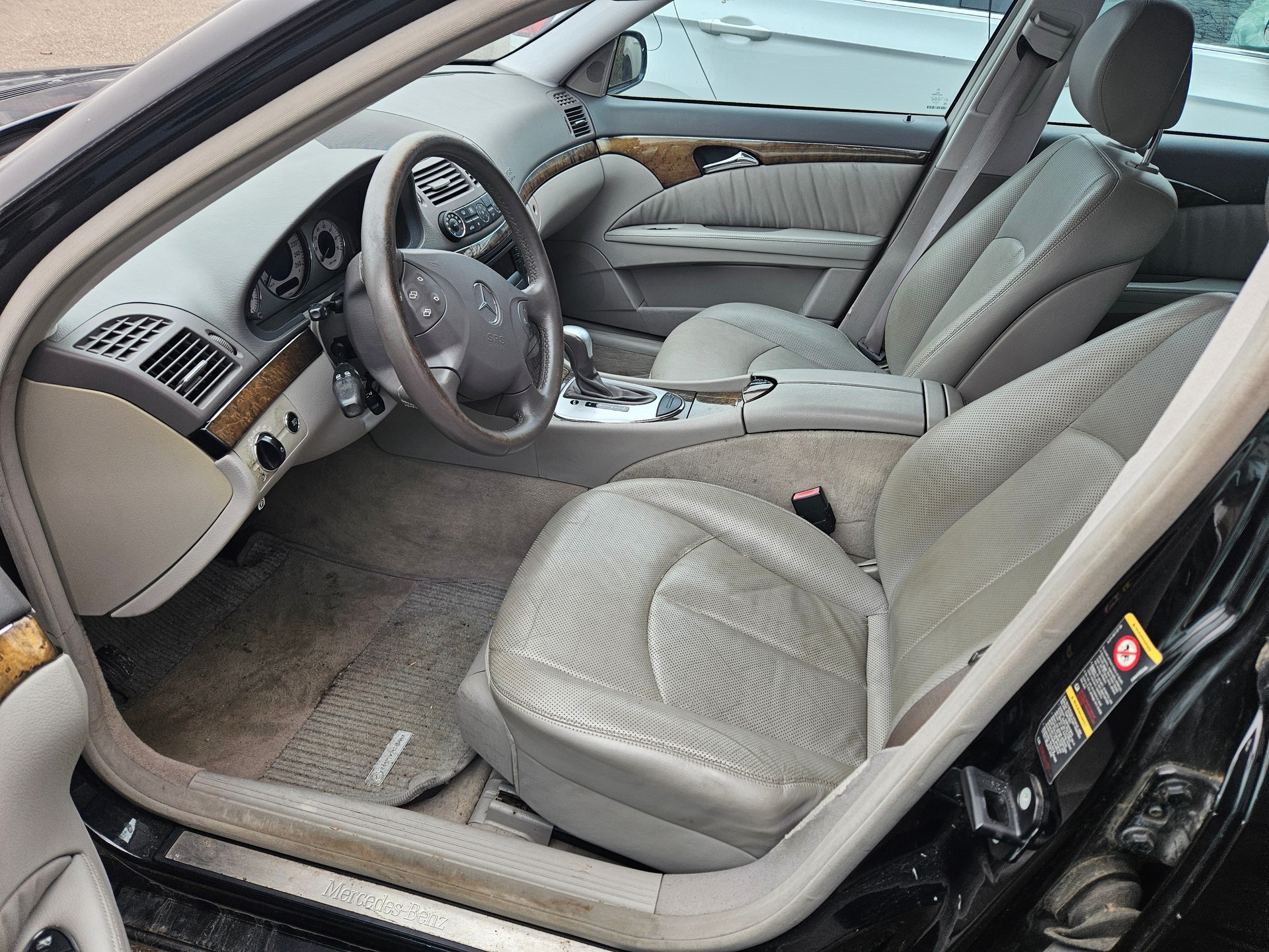MERCEDES-BENZ E 350 Avantgarde 4Matic Automatic-image-1