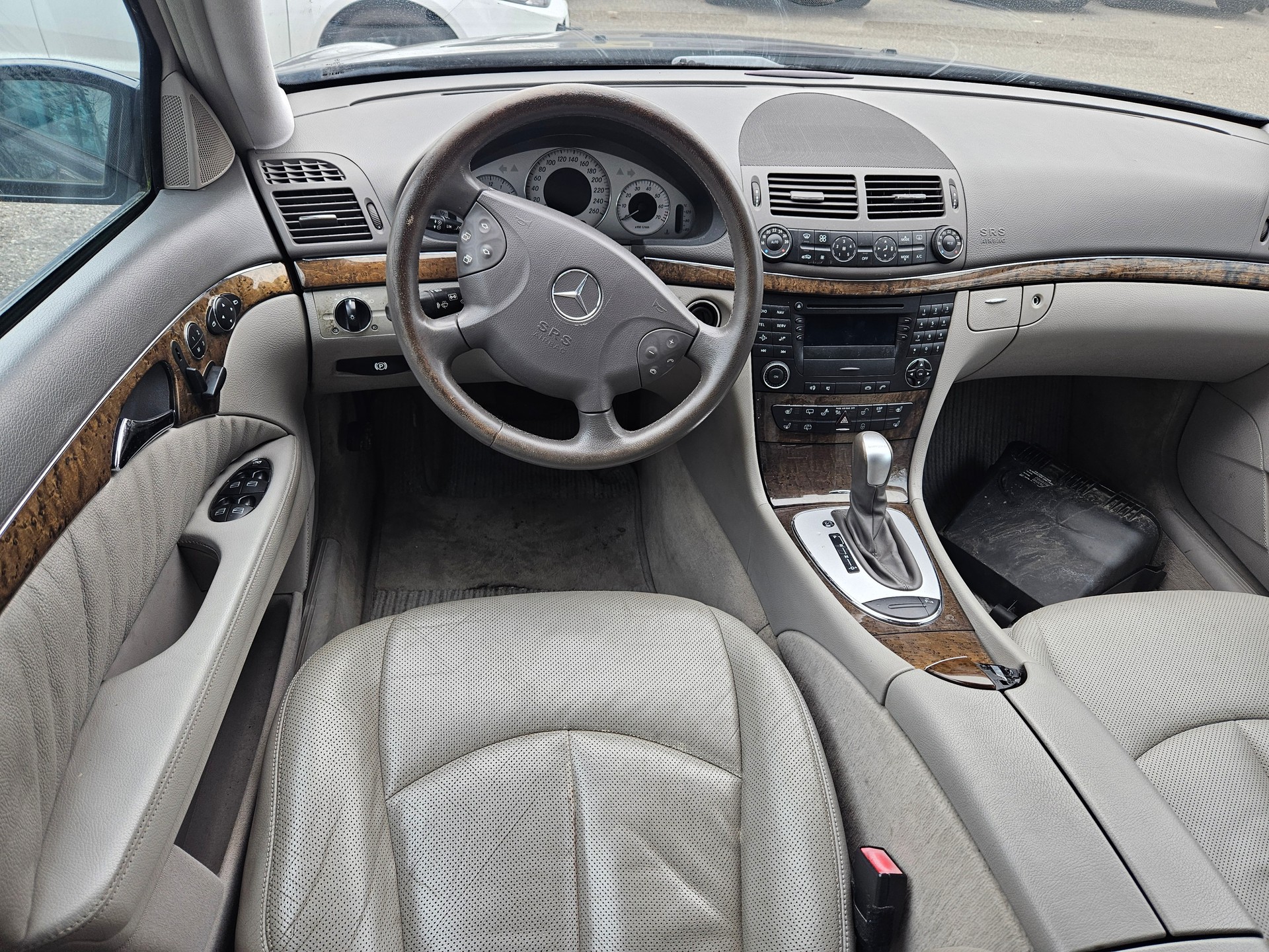 MERCEDES-BENZ E 350 Avantgarde 4Matic Automatic-image-3