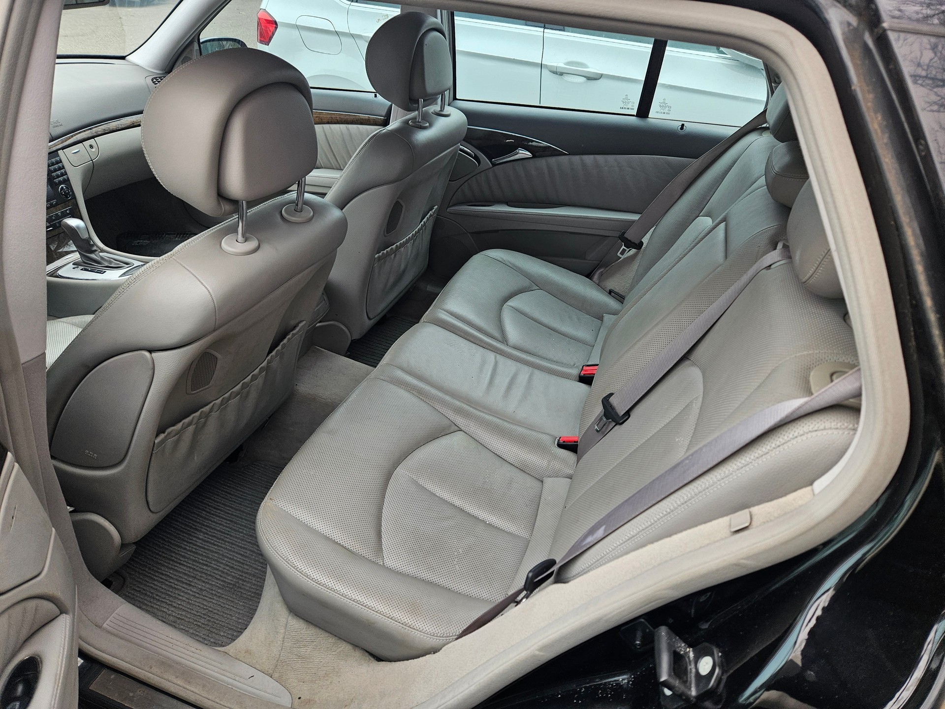MERCEDES-BENZ E 350 Avantgarde 4Matic Automatic-image-2