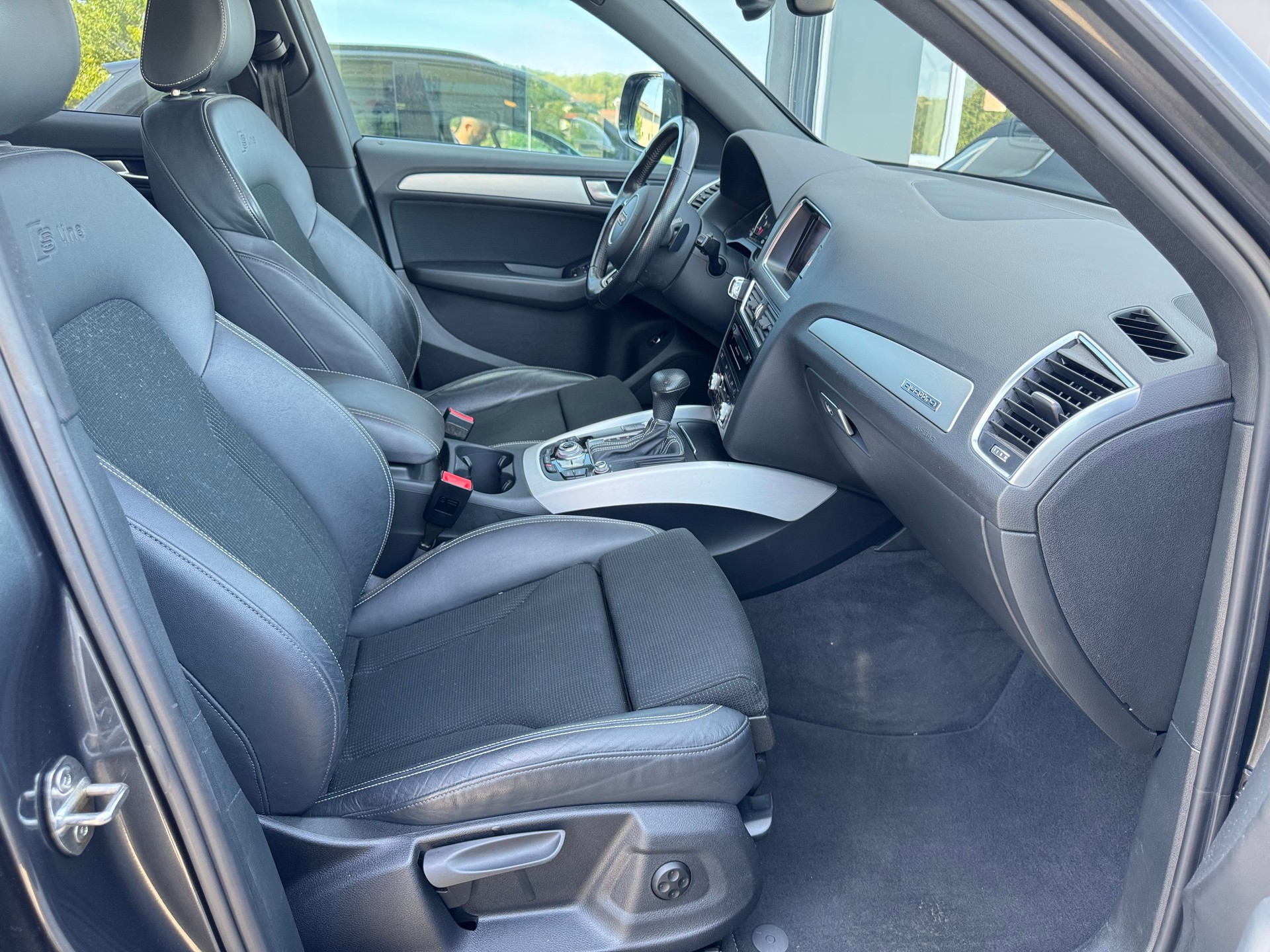 AUDI Q5 2.0 TFSI S-Line quattro tiptronic-image-2