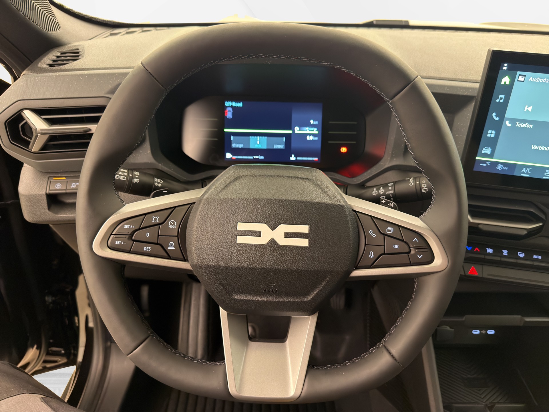 DACIA Duster 1.2 Hybrid Journey 4WD-image-8