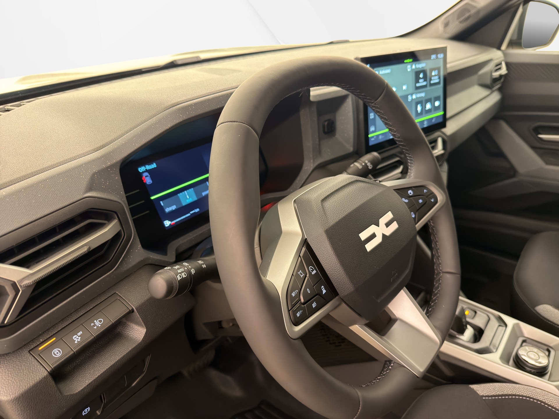 DACIA Duster 1.2 Hybrid Journey 4WD-image-14