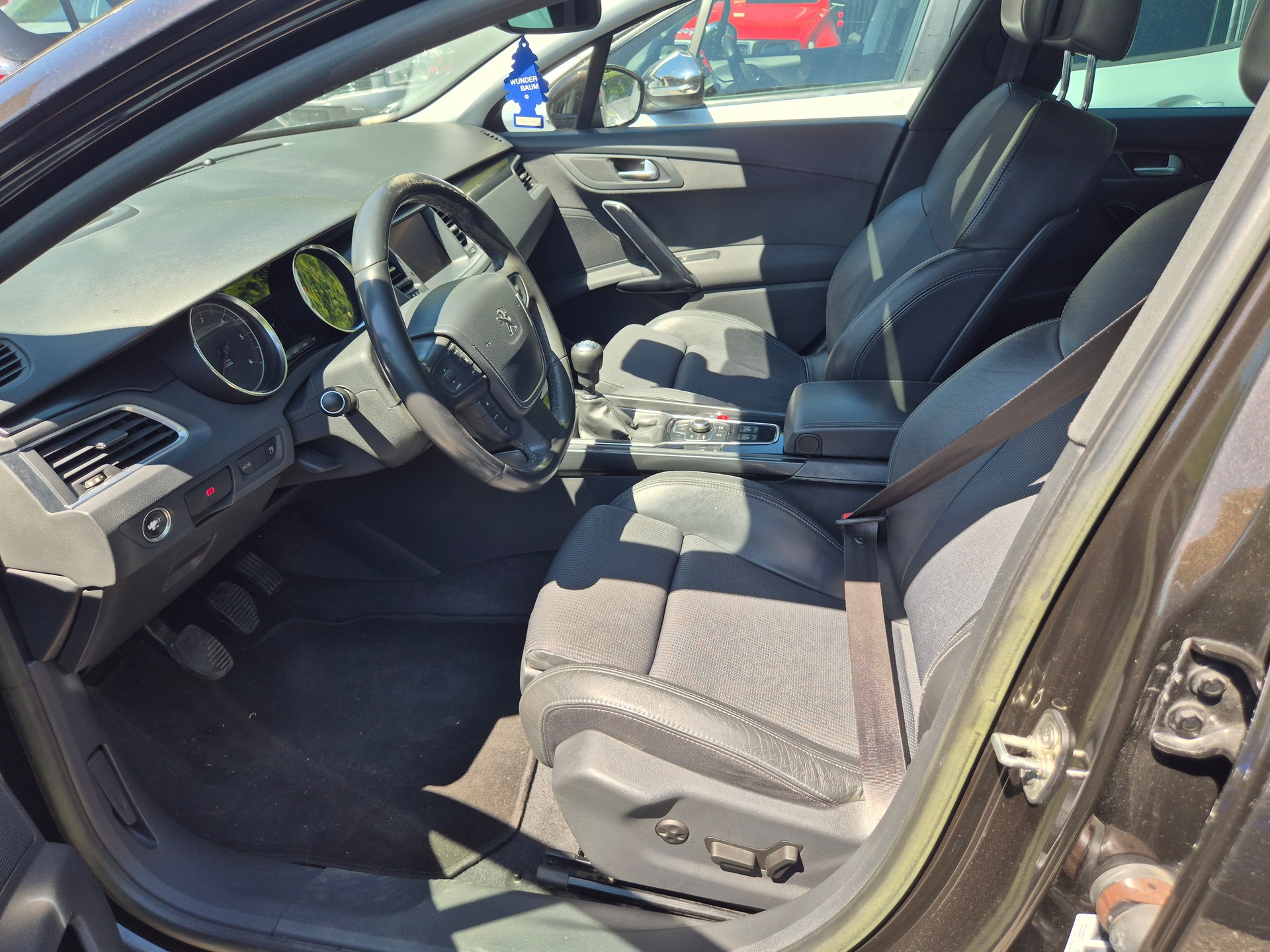 PEUGEOT 508 SW 2.0 HDI Allure-image-4